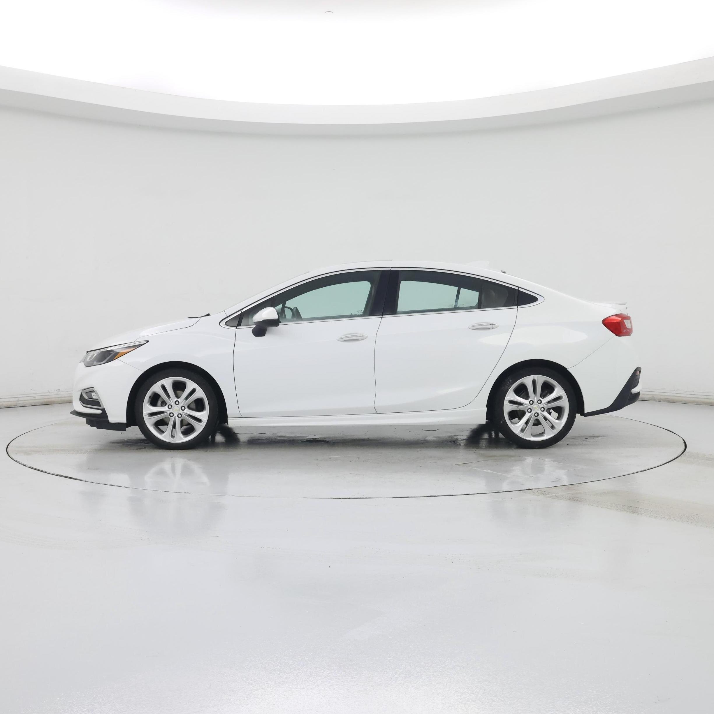 Thumbnail: 2017 Chevrolet Cruze - 3