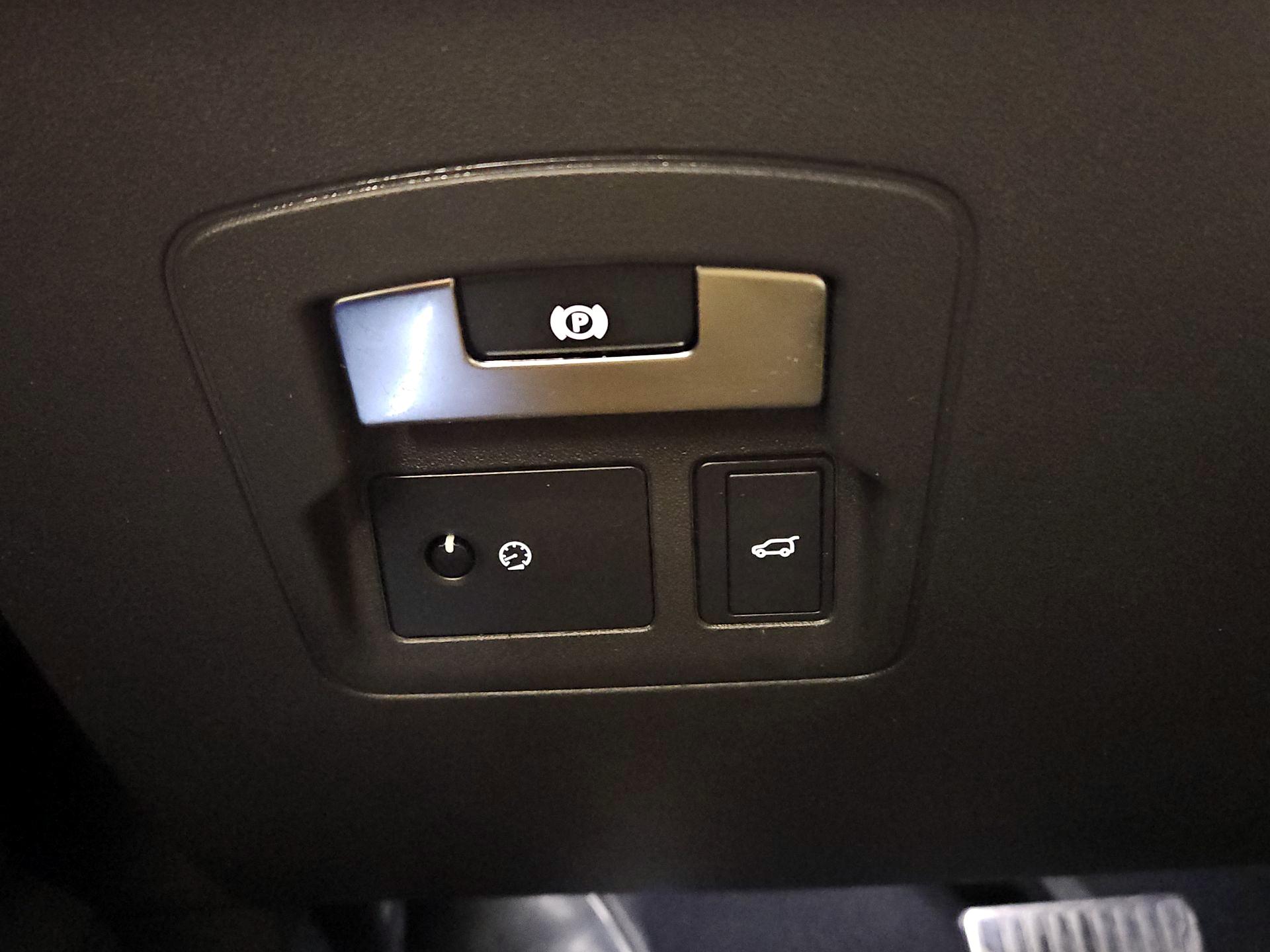 Thumbnail: 2018 Land Rover Range Rover Velar - 13