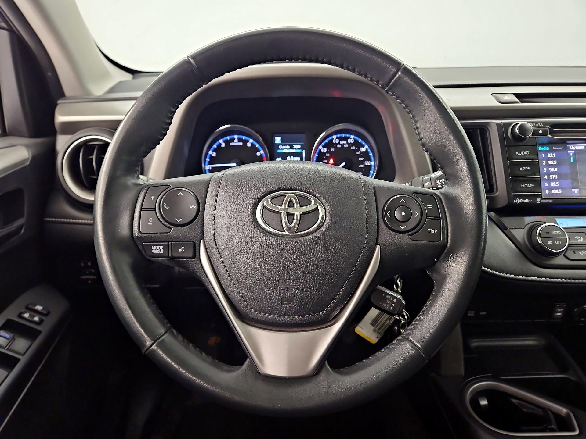 Thumbnail: 2016 Toyota RAV4 - 10