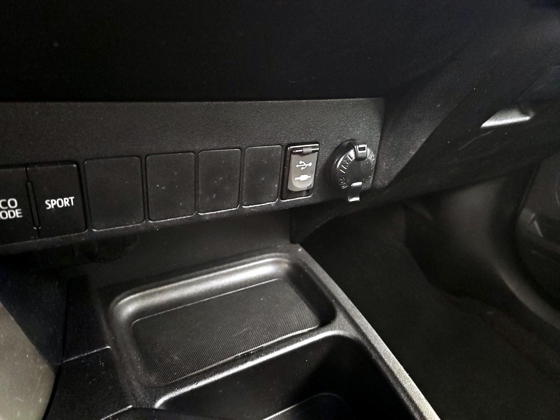 Thumbnail: 2016 Toyota RAV4 - 18