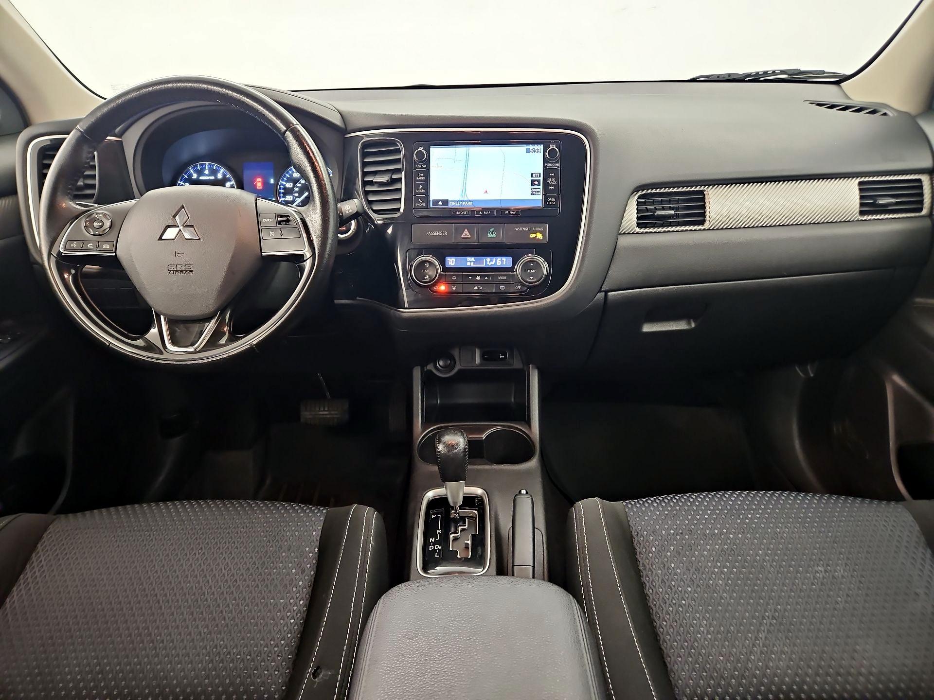 Thumbnail: 2016 Mitsubishi Outlander - 9