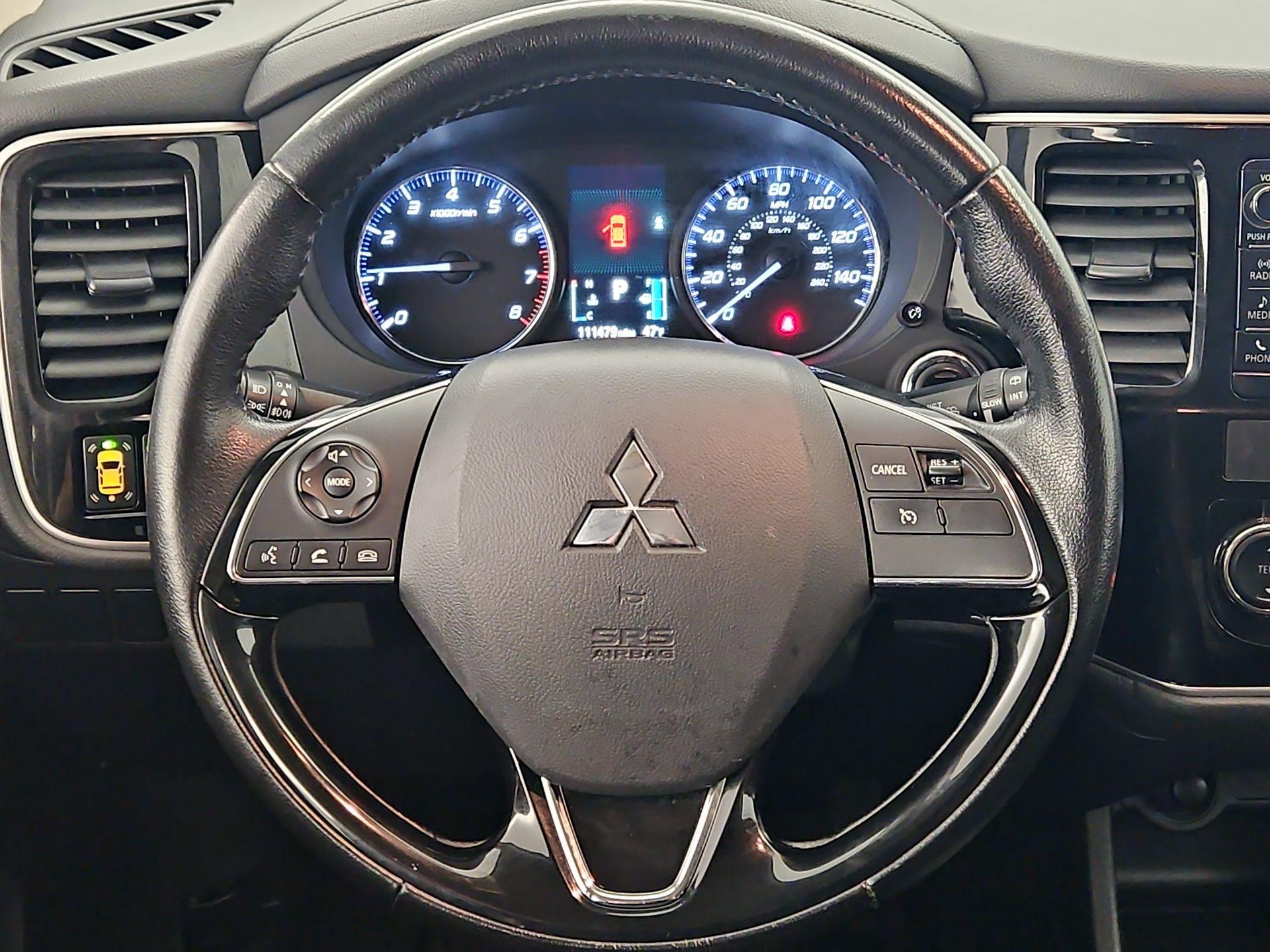 Thumbnail: 2016 Mitsubishi Outlander - 10