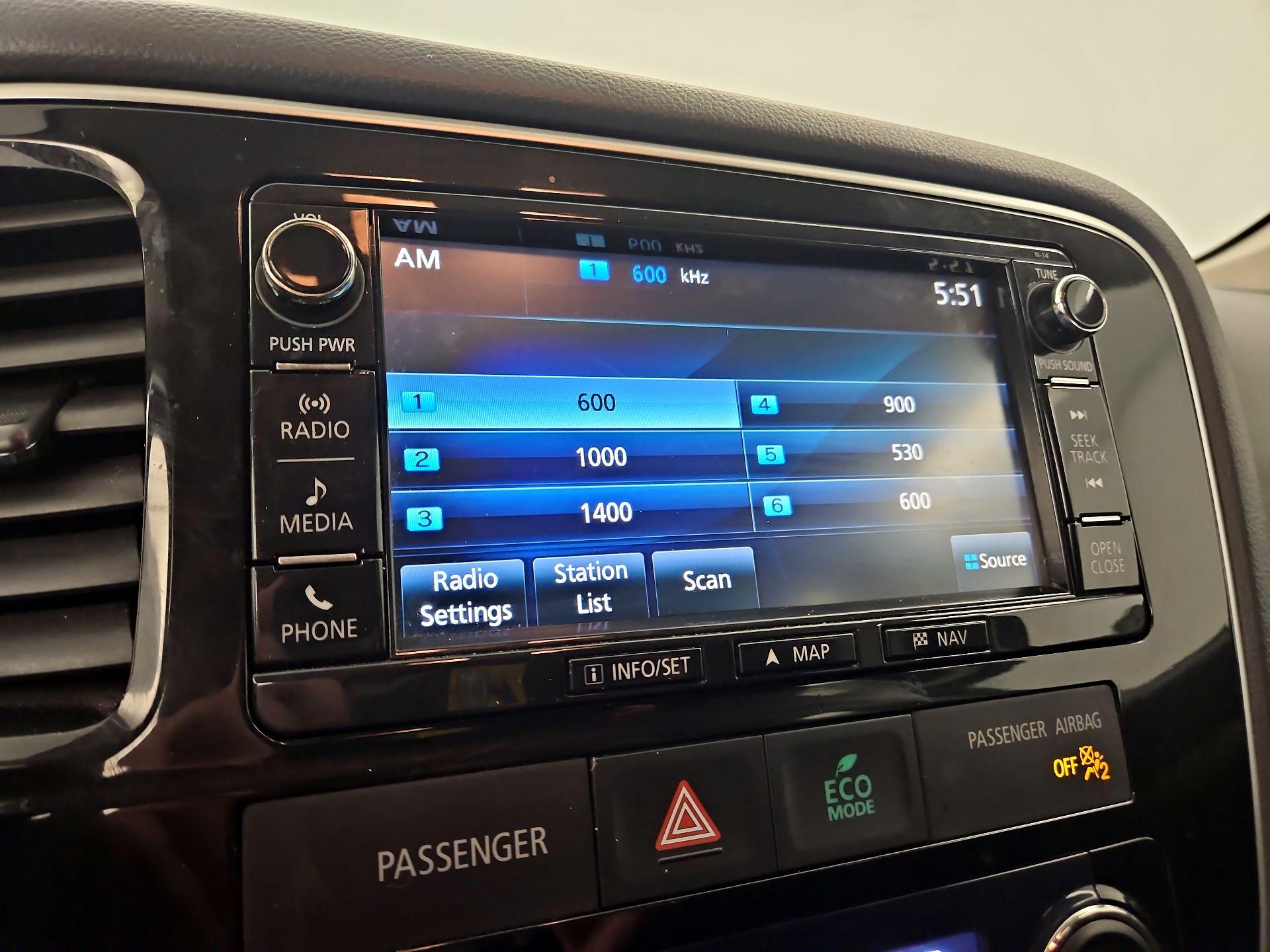 Thumbnail: 2016 Mitsubishi Outlander - 16