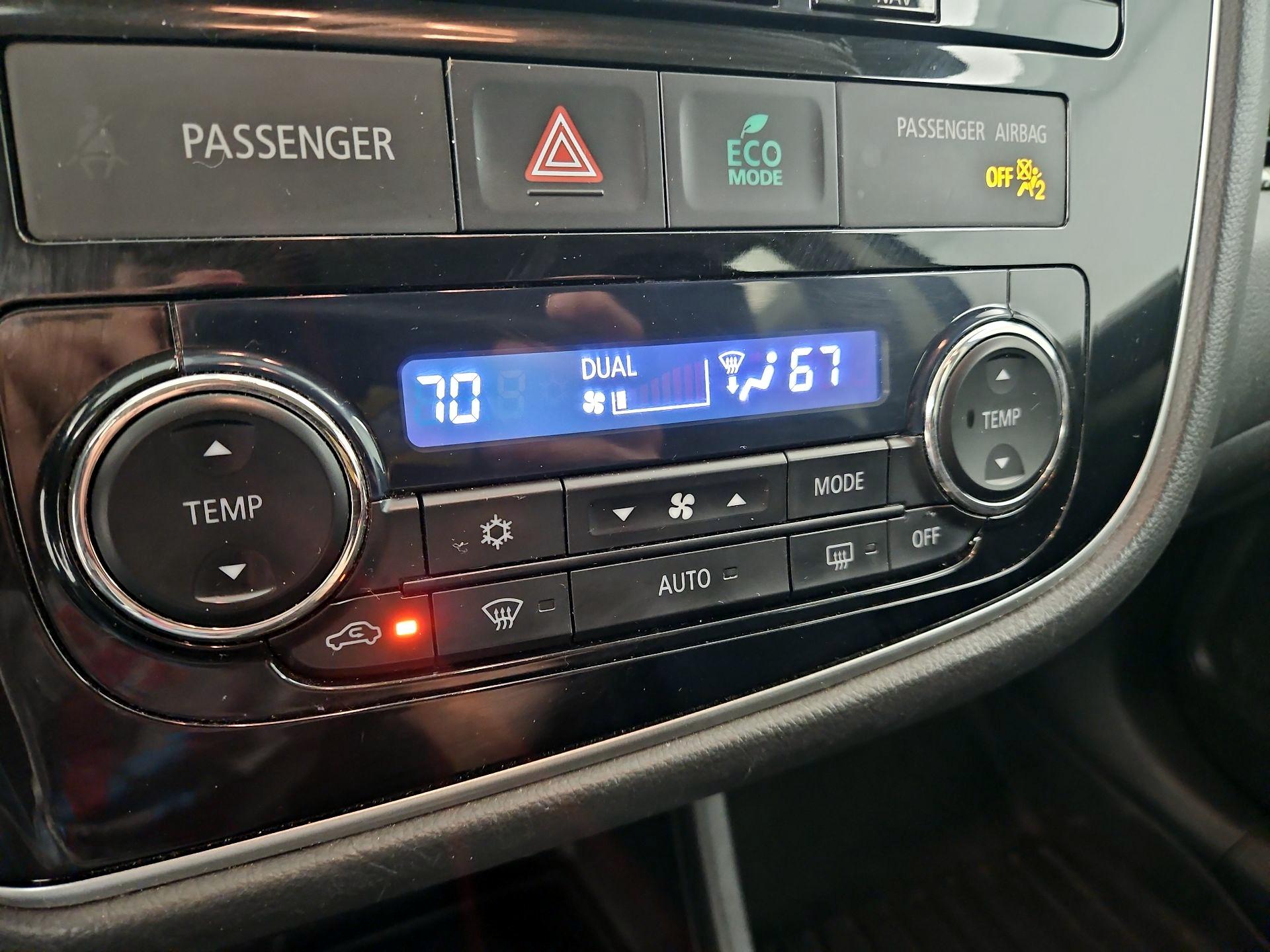 Thumbnail: 2016 Mitsubishi Outlander - 17