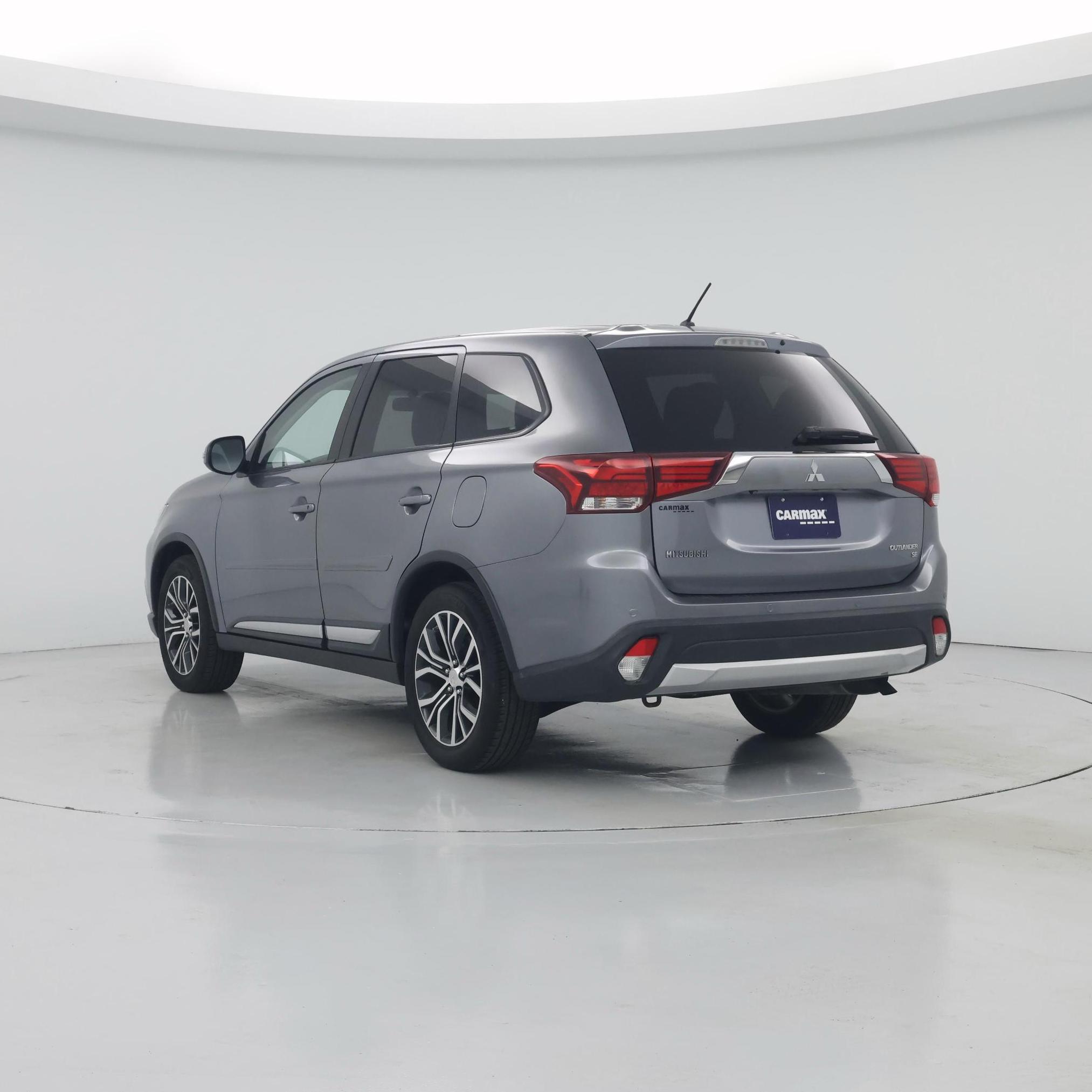 Thumbnail: 2016 Mitsubishi Outlander - 2