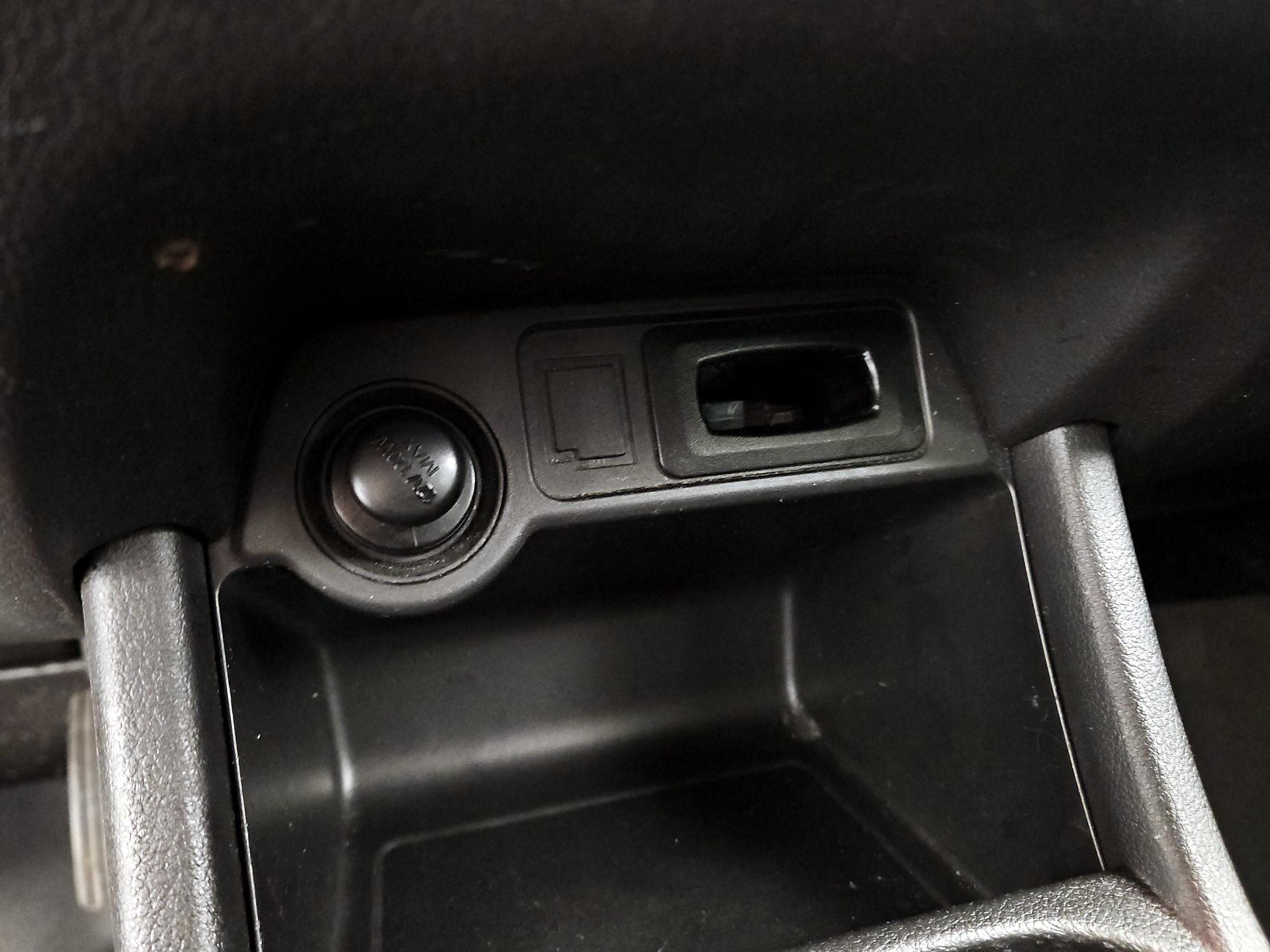 Thumbnail: 2016 Mitsubishi Outlander - 19