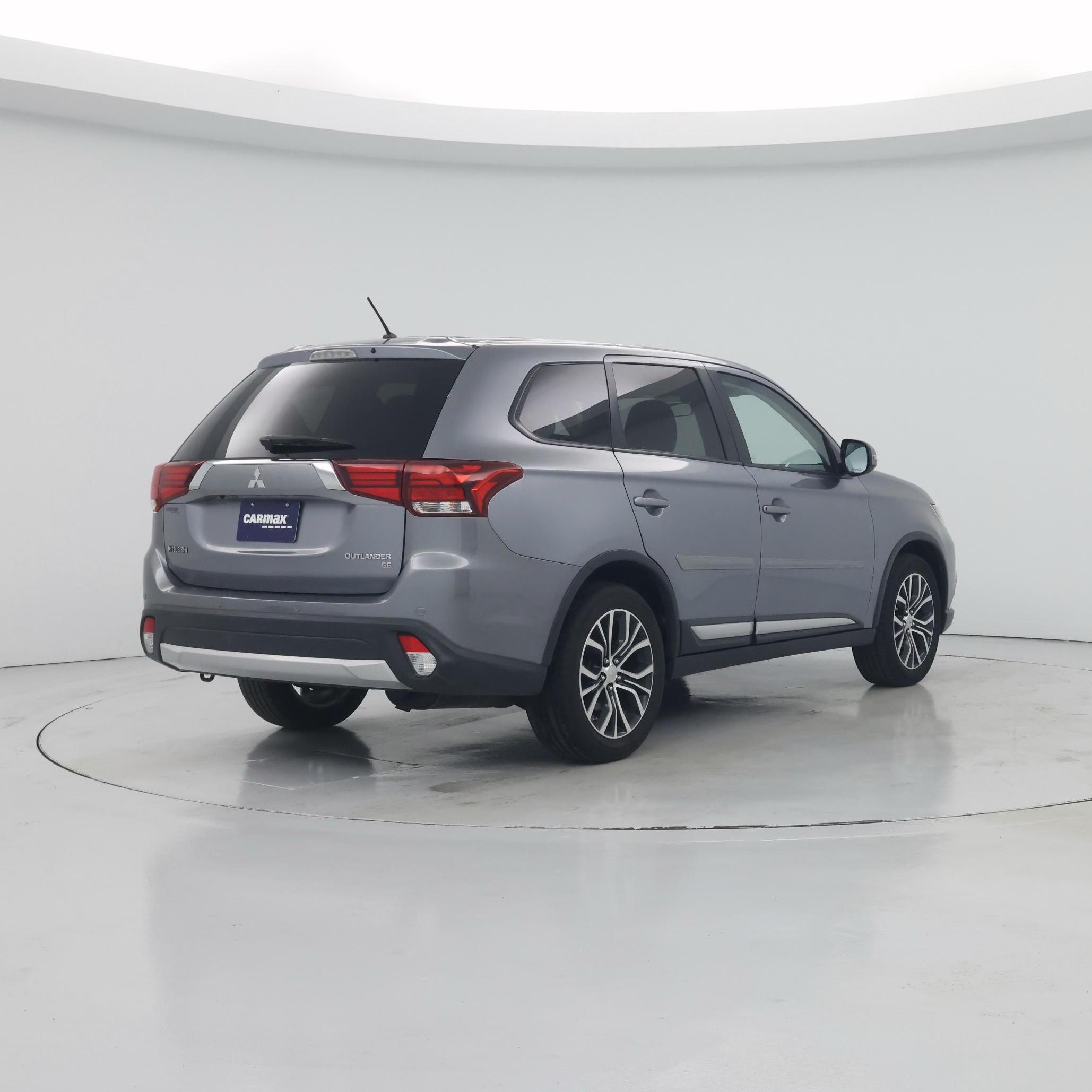 Thumbnail: 2016 Mitsubishi Outlander - 8