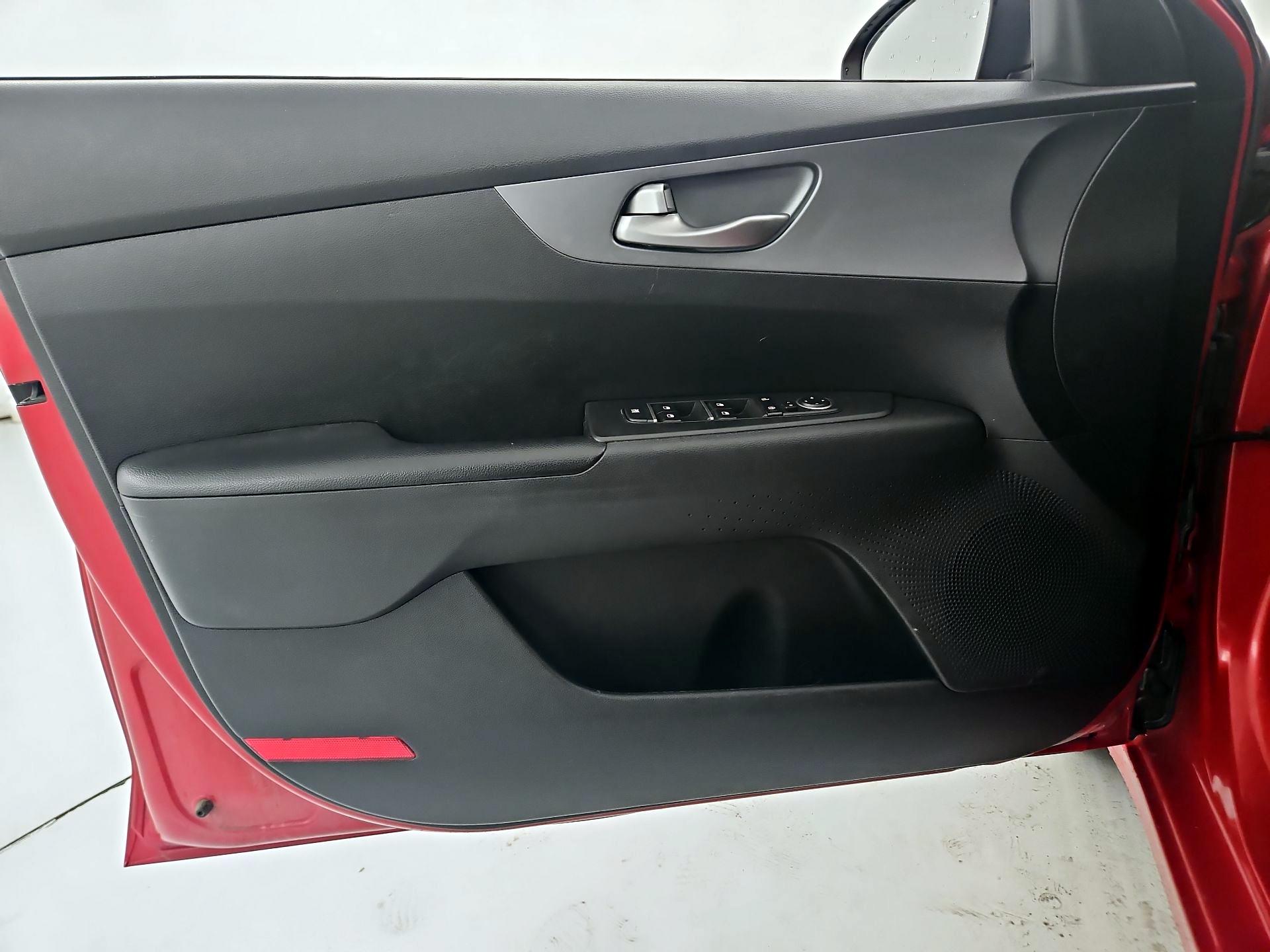 Thumbnail: 2021 Kia Forte - 12