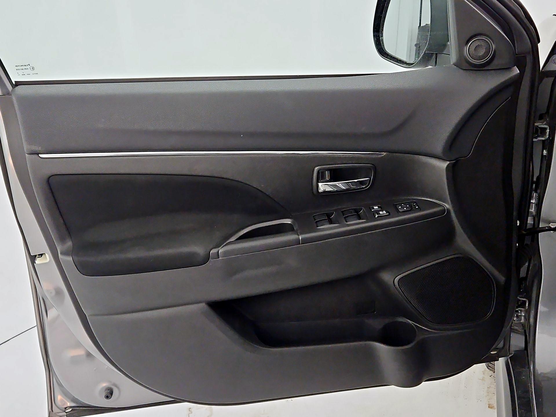 Thumbnail: 2014 Mitsubishi Outlander Sport - 12