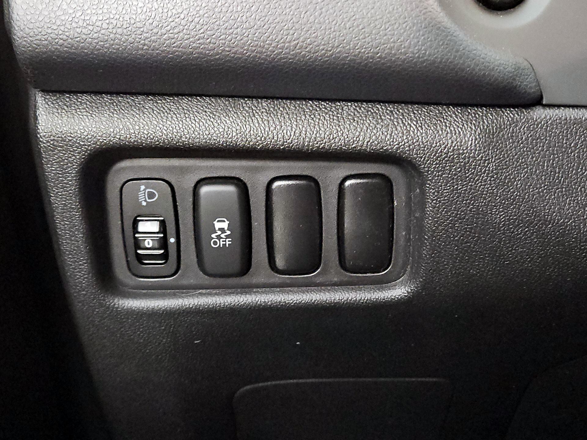 Thumbnail: 2014 Mitsubishi Outlander Sport - 13