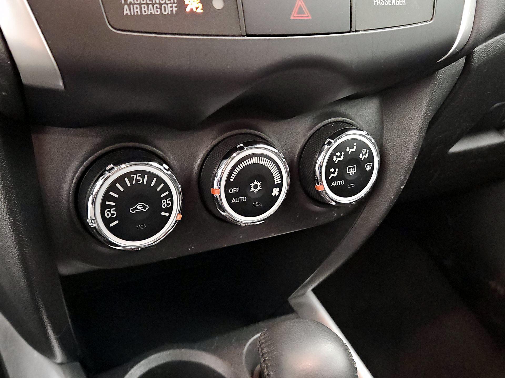 Thumbnail: 2014 Mitsubishi Outlander Sport - 16