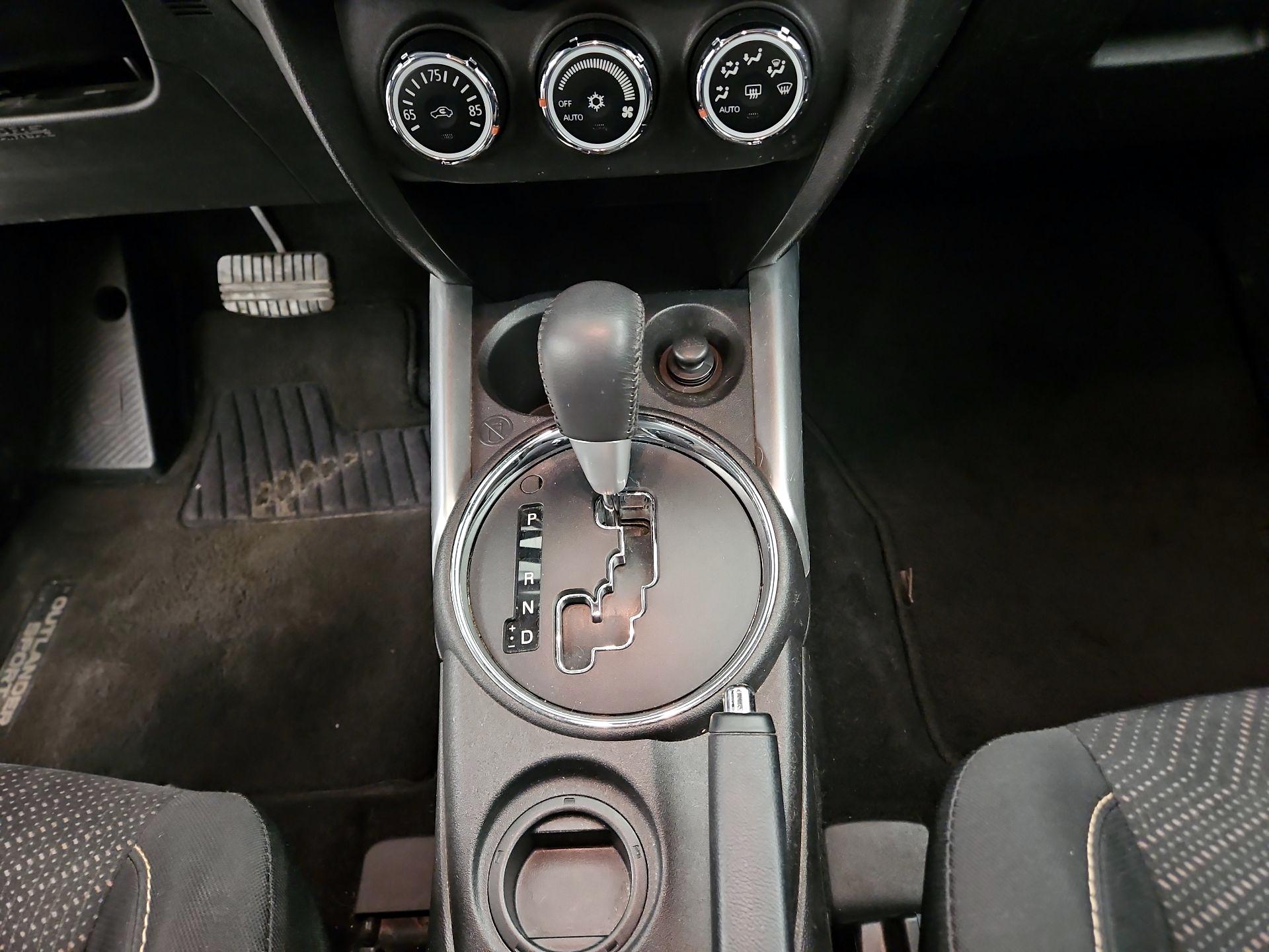 Thumbnail: 2014 Mitsubishi Outlander Sport - 17