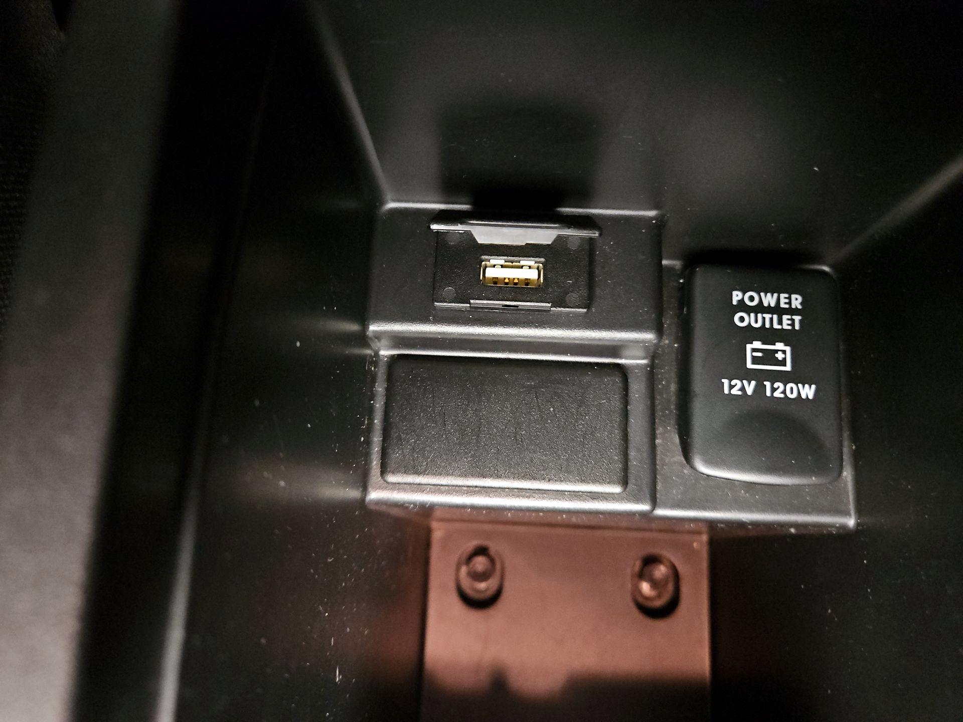 Thumbnail: 2014 Mitsubishi Outlander Sport - 18