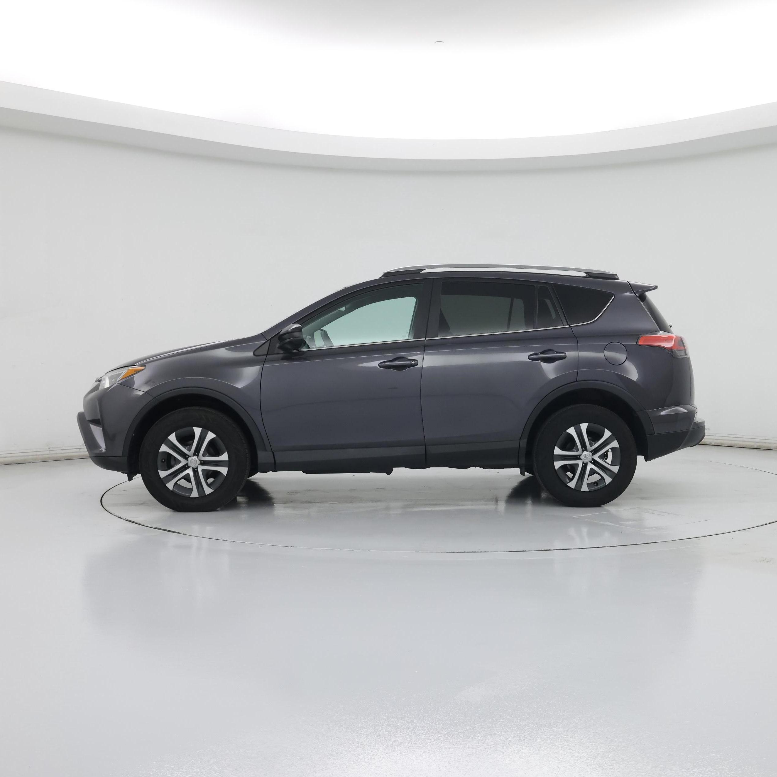 Thumbnail: 2017 Toyota RAV4 - 3