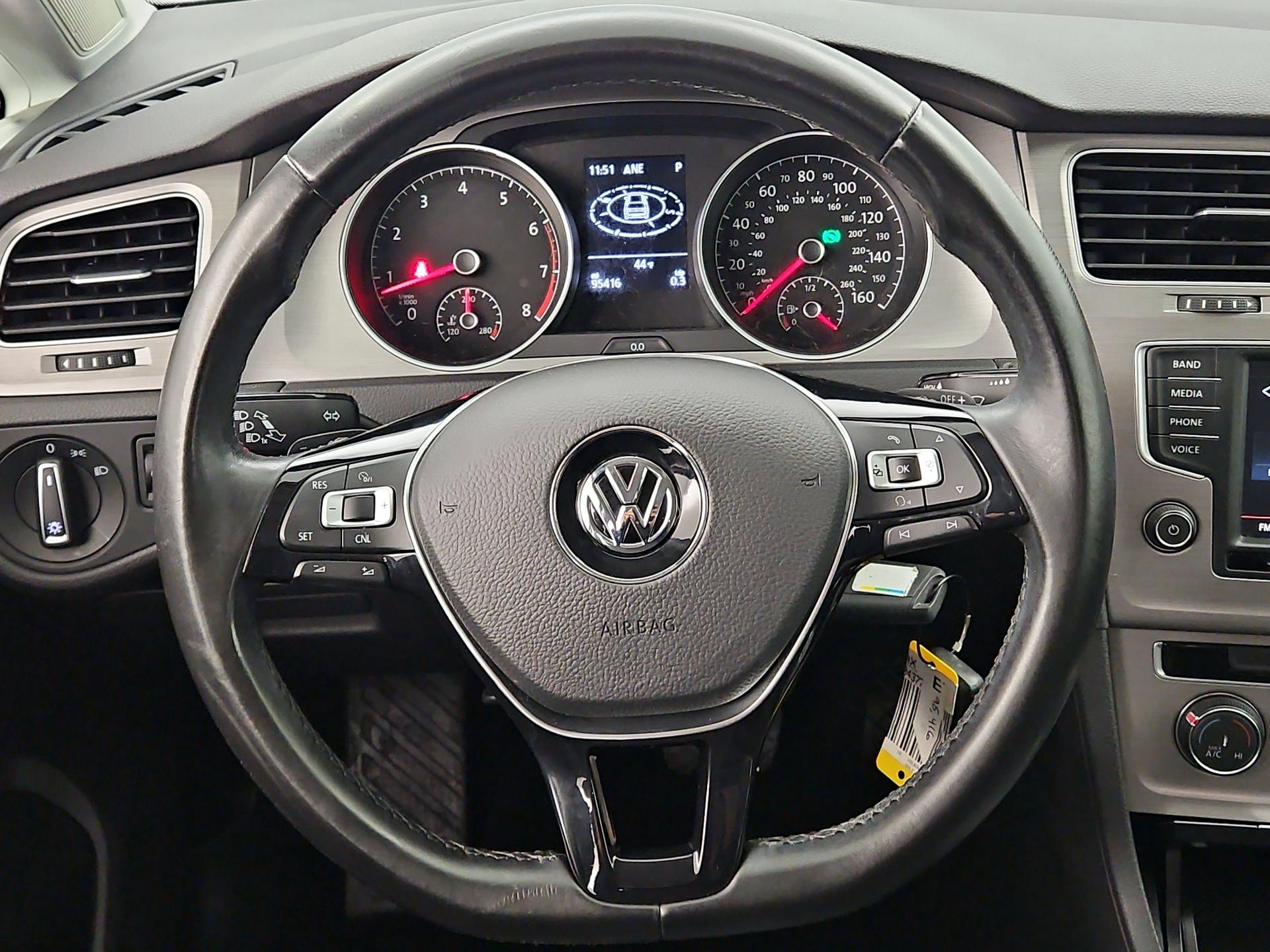 Thumbnail: 2016 Volkswagen Golf - 10