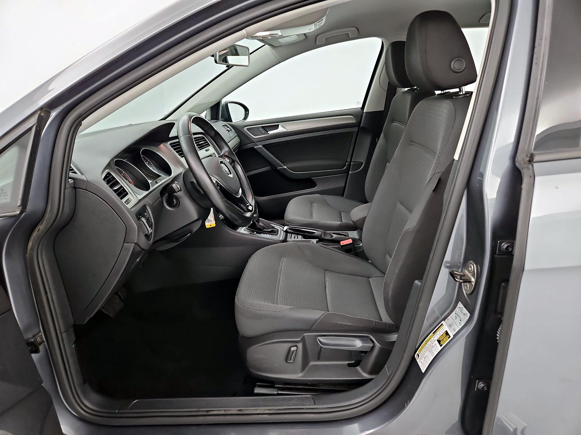 Thumbnail: 2016 Volkswagen Golf - 11