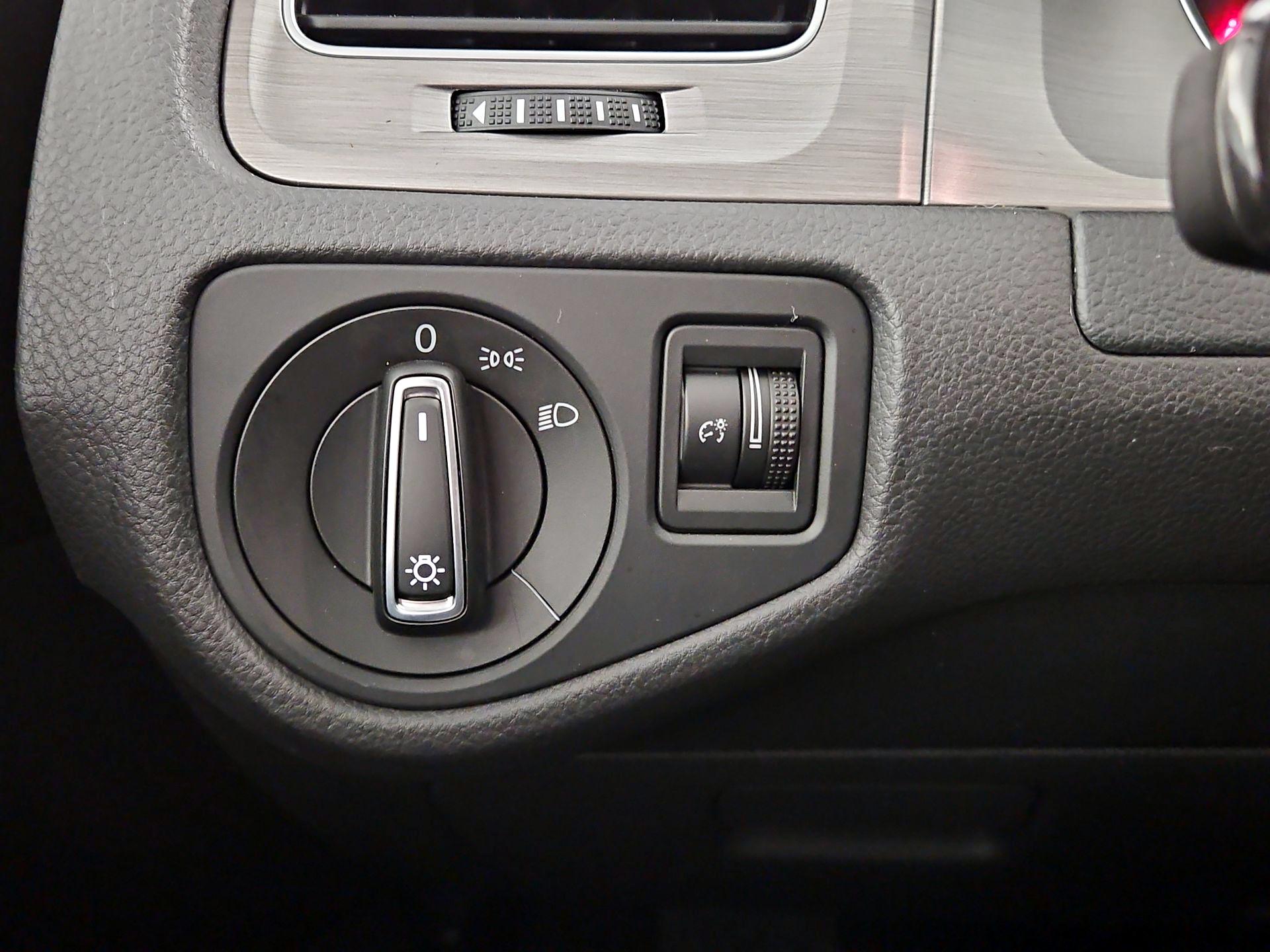 Thumbnail: 2016 Volkswagen Golf - 13