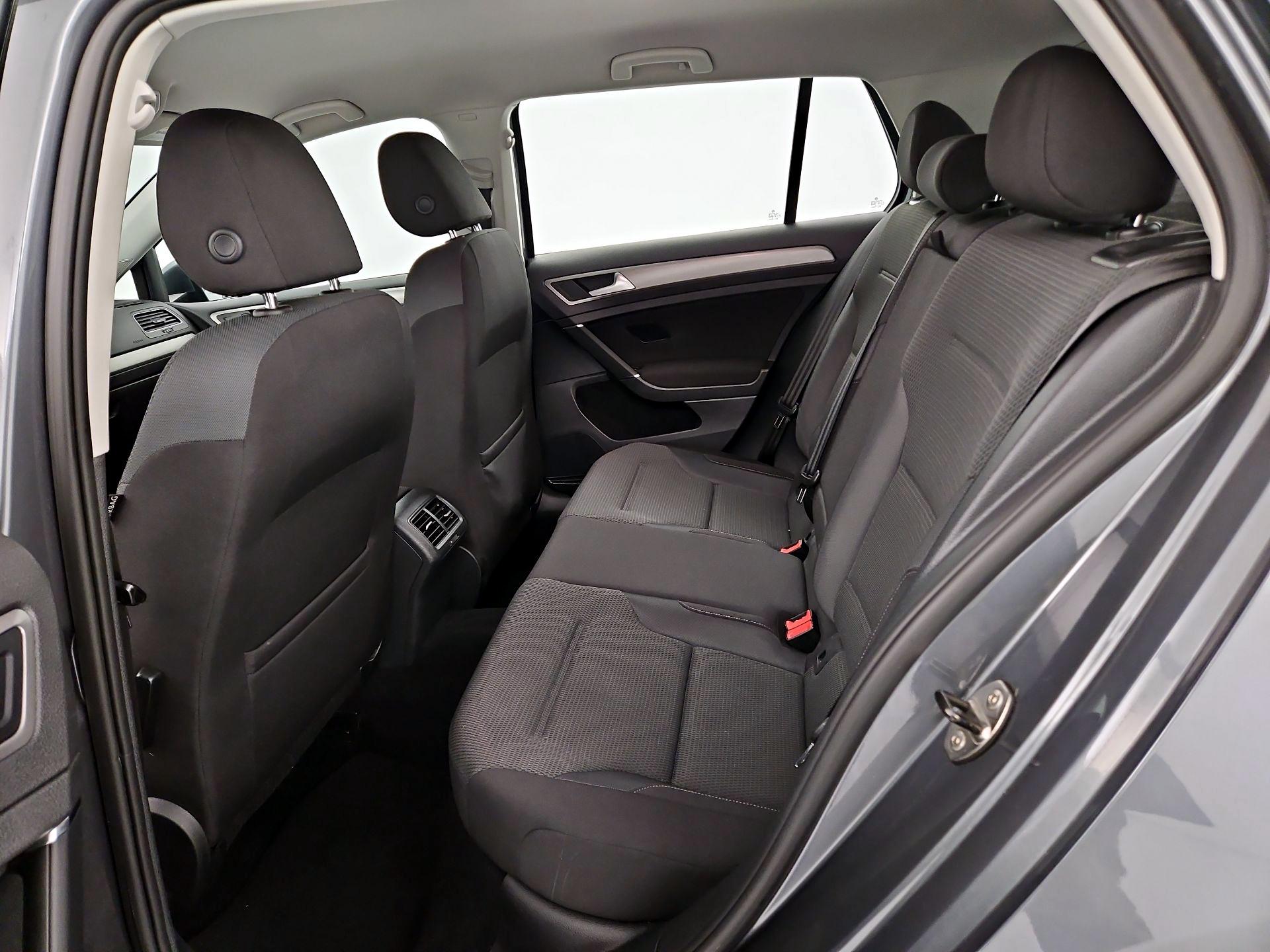 Thumbnail: 2016 Volkswagen Golf - 19