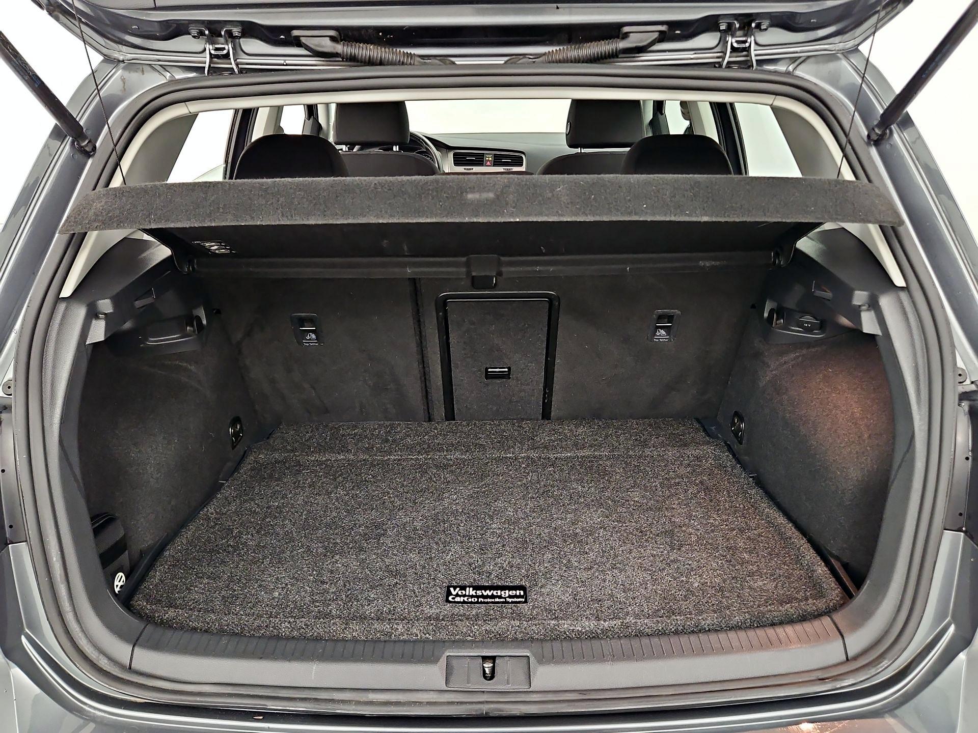 Thumbnail: 2016 Volkswagen Golf - 20