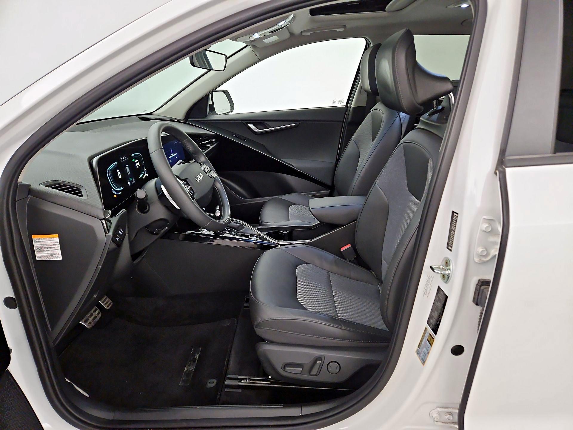 Thumbnail: 2023 Kia Niro - 11