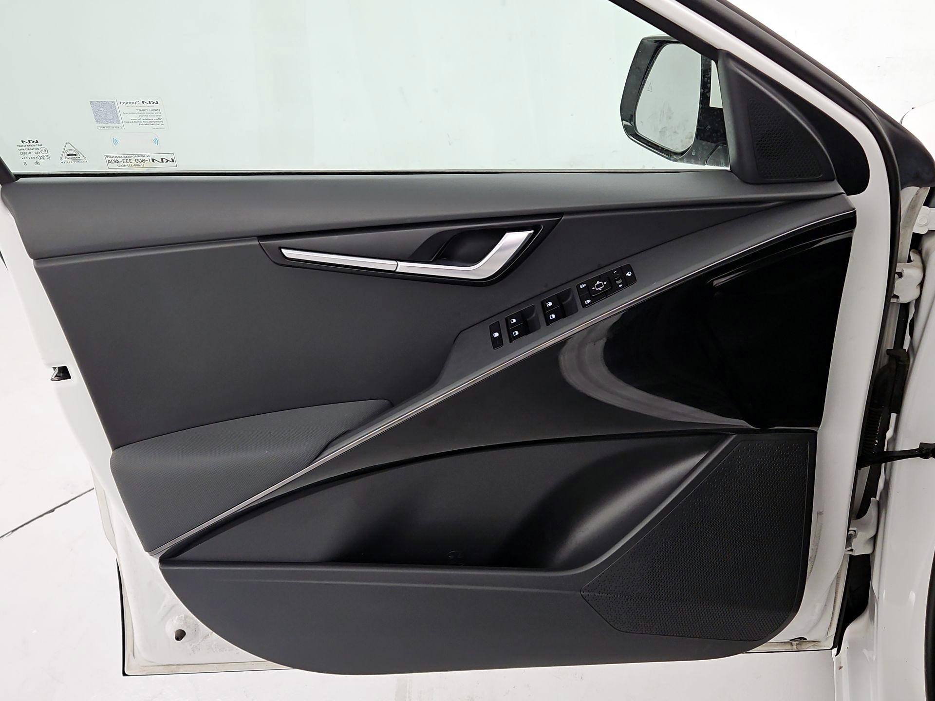 Thumbnail: 2023 Kia Niro - 12