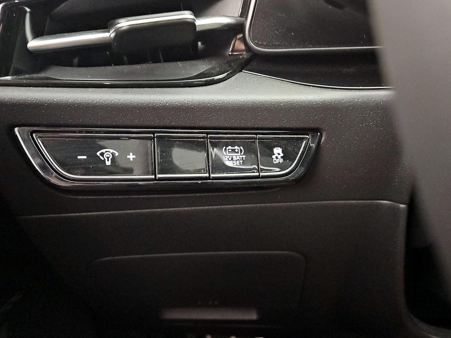 Thumbnail: 2023 Kia Niro - 13