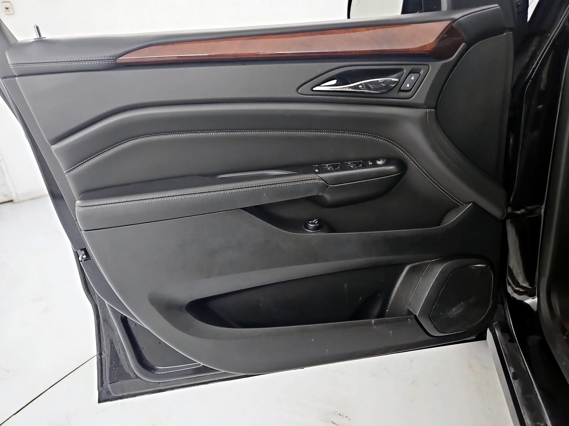 Thumbnail: 2015 Cadillac SRX - 12