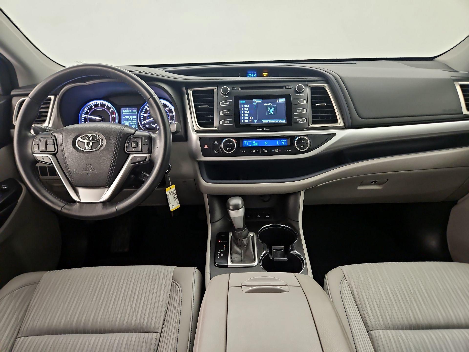 Thumbnail: 2015 Toyota Highlander - 9