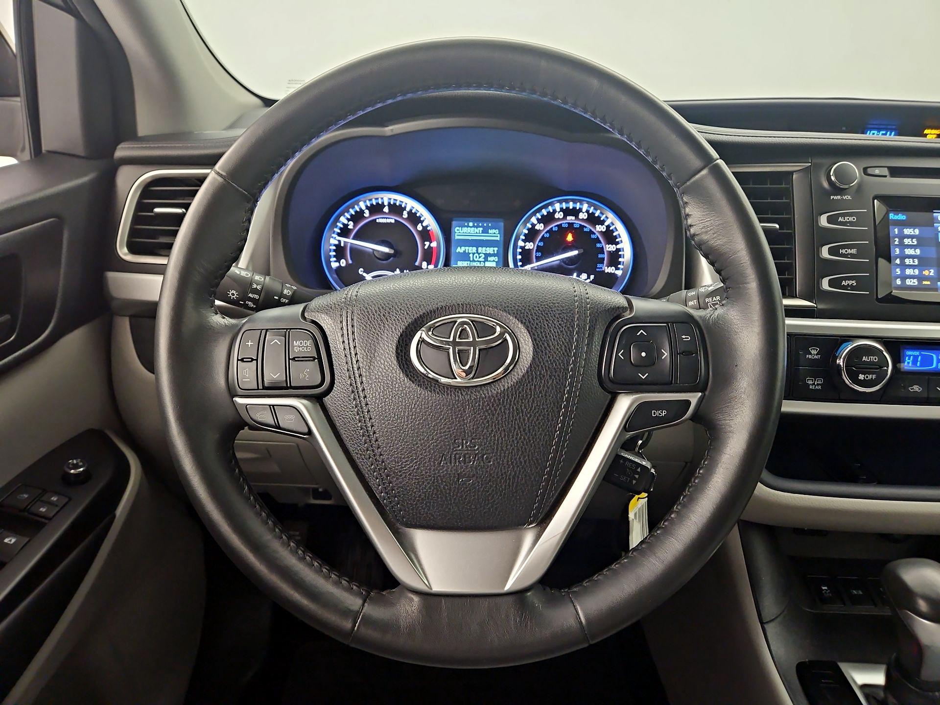 Thumbnail: 2015 Toyota Highlander - 10