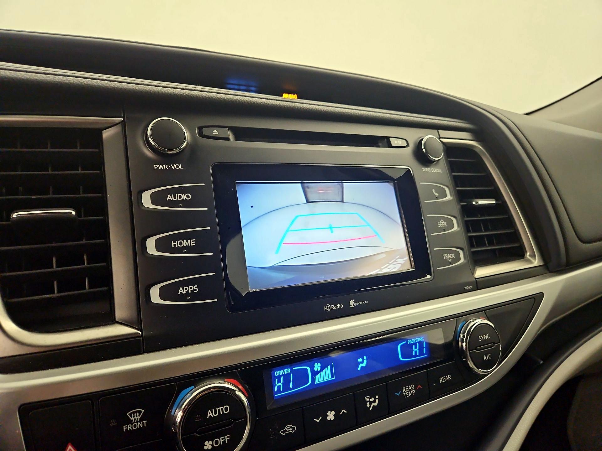 Thumbnail: 2015 Toyota Highlander - 14