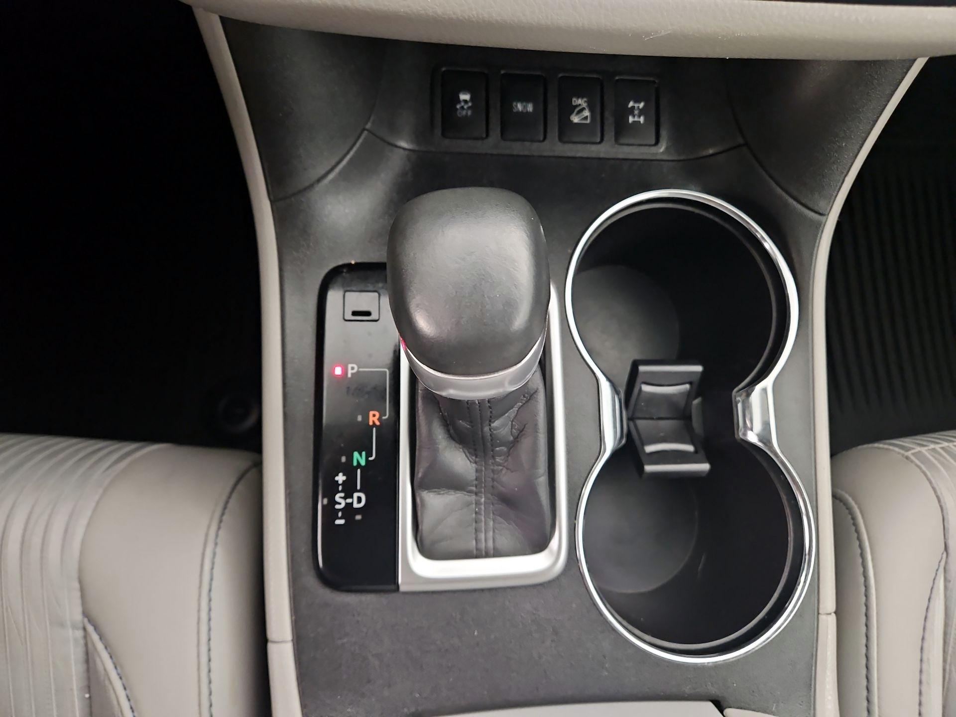 Thumbnail: 2015 Toyota Highlander - 17