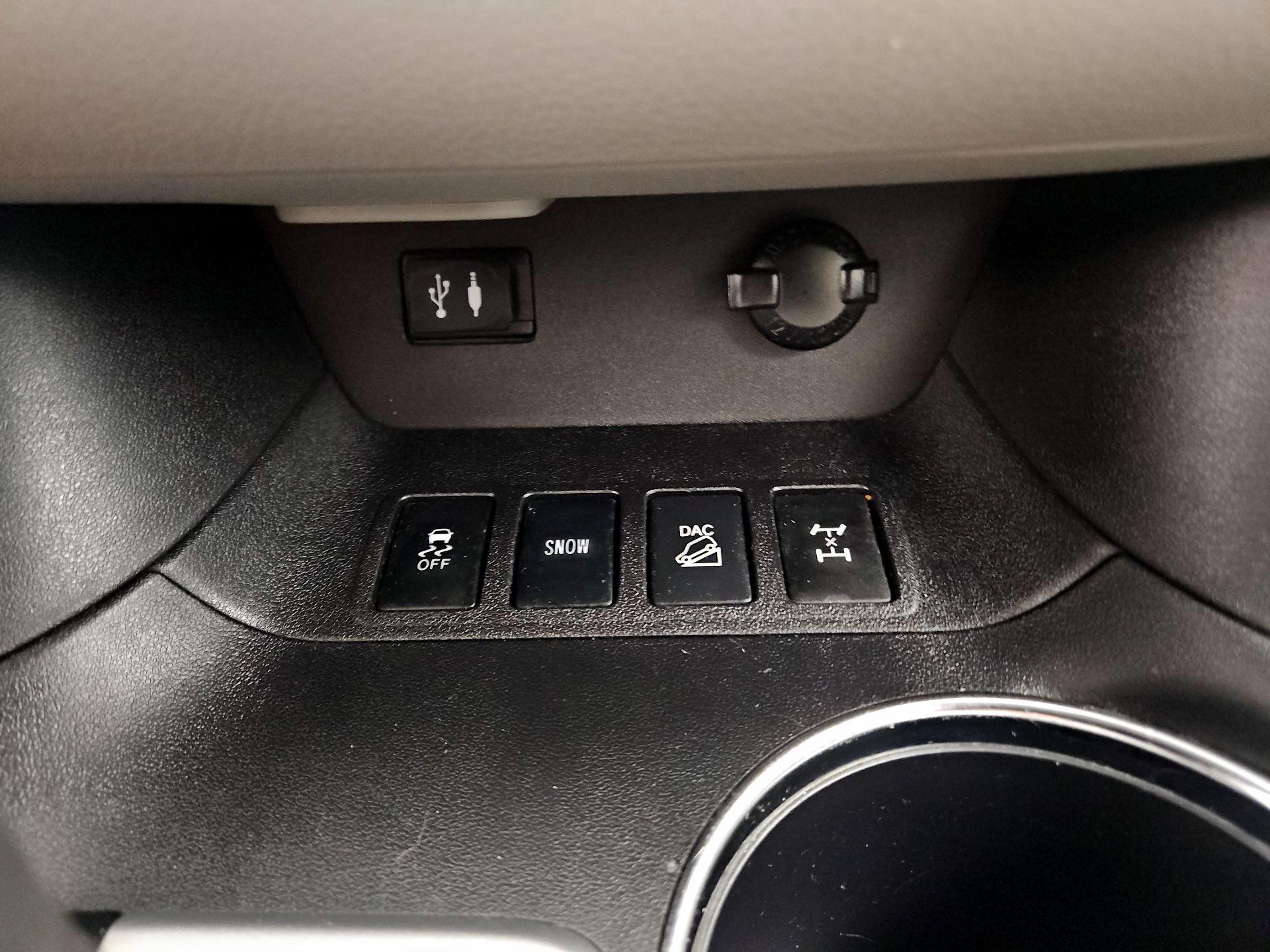 Thumbnail: 2015 Toyota Highlander - 18