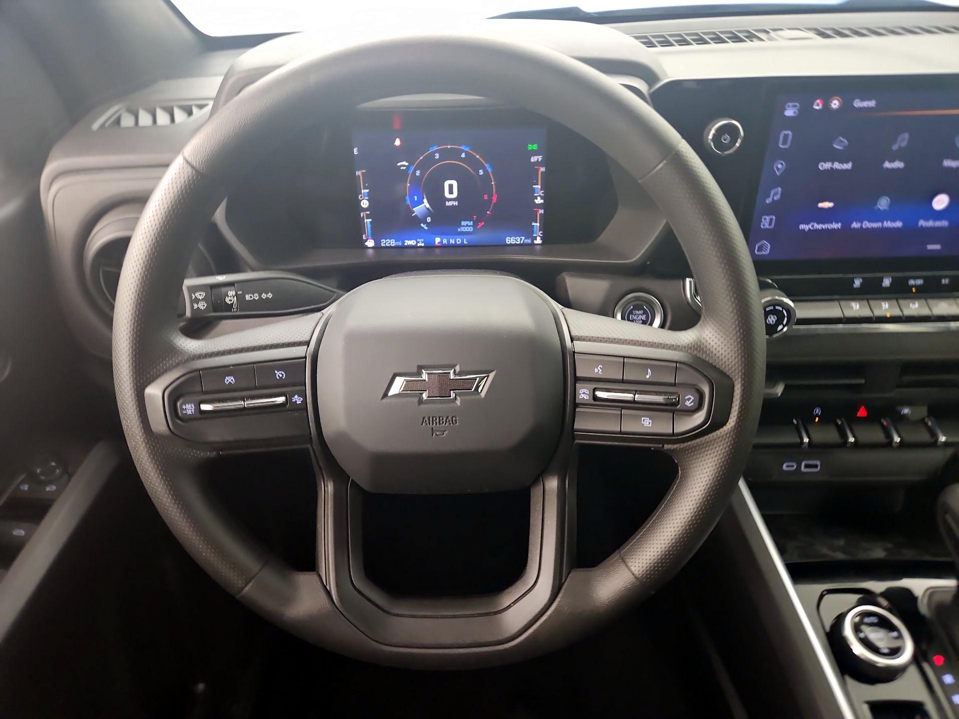 Thumbnail: 2023 Chevrolet Colorado - 10