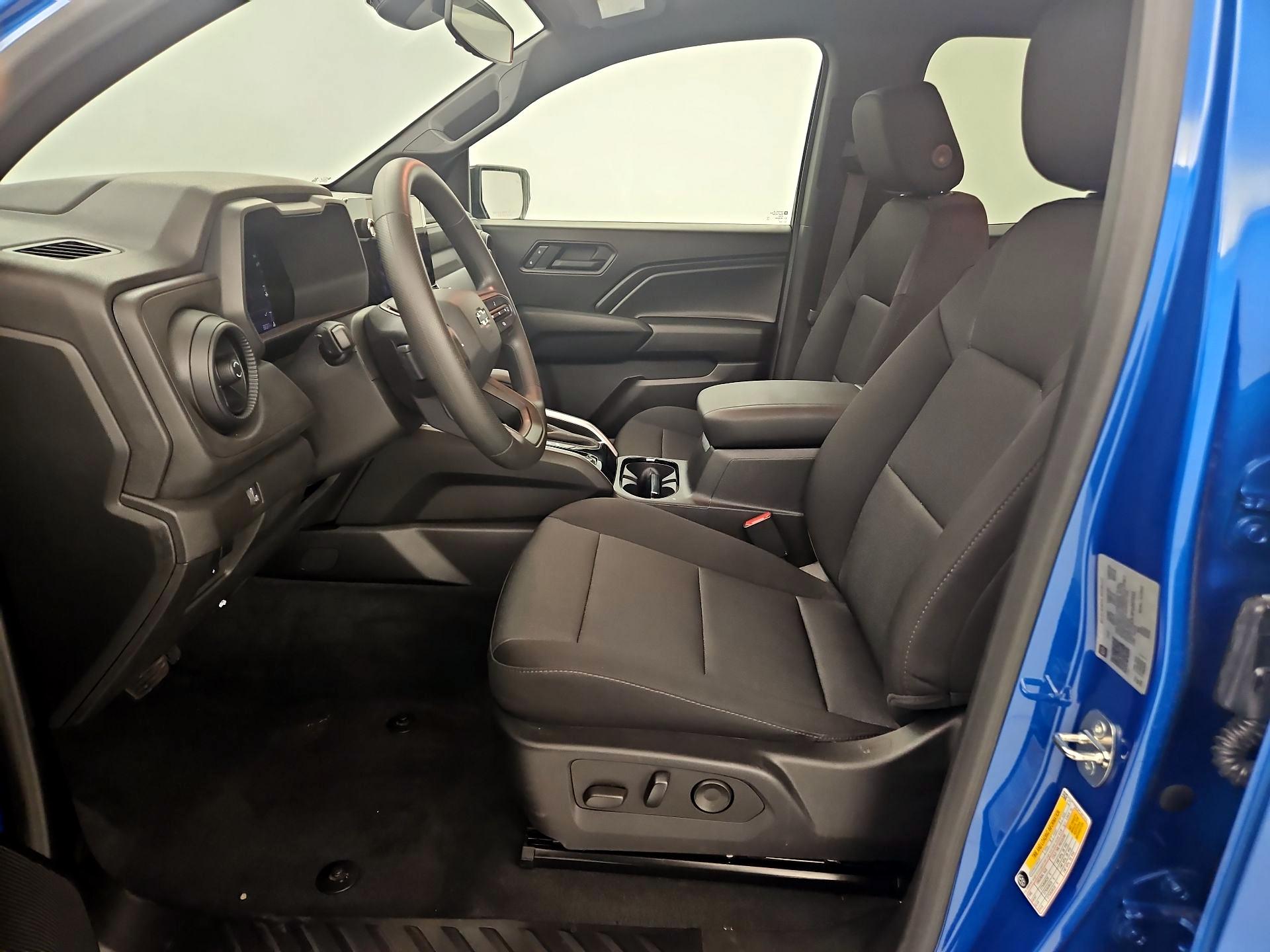 Thumbnail: 2023 Chevrolet Colorado - 11