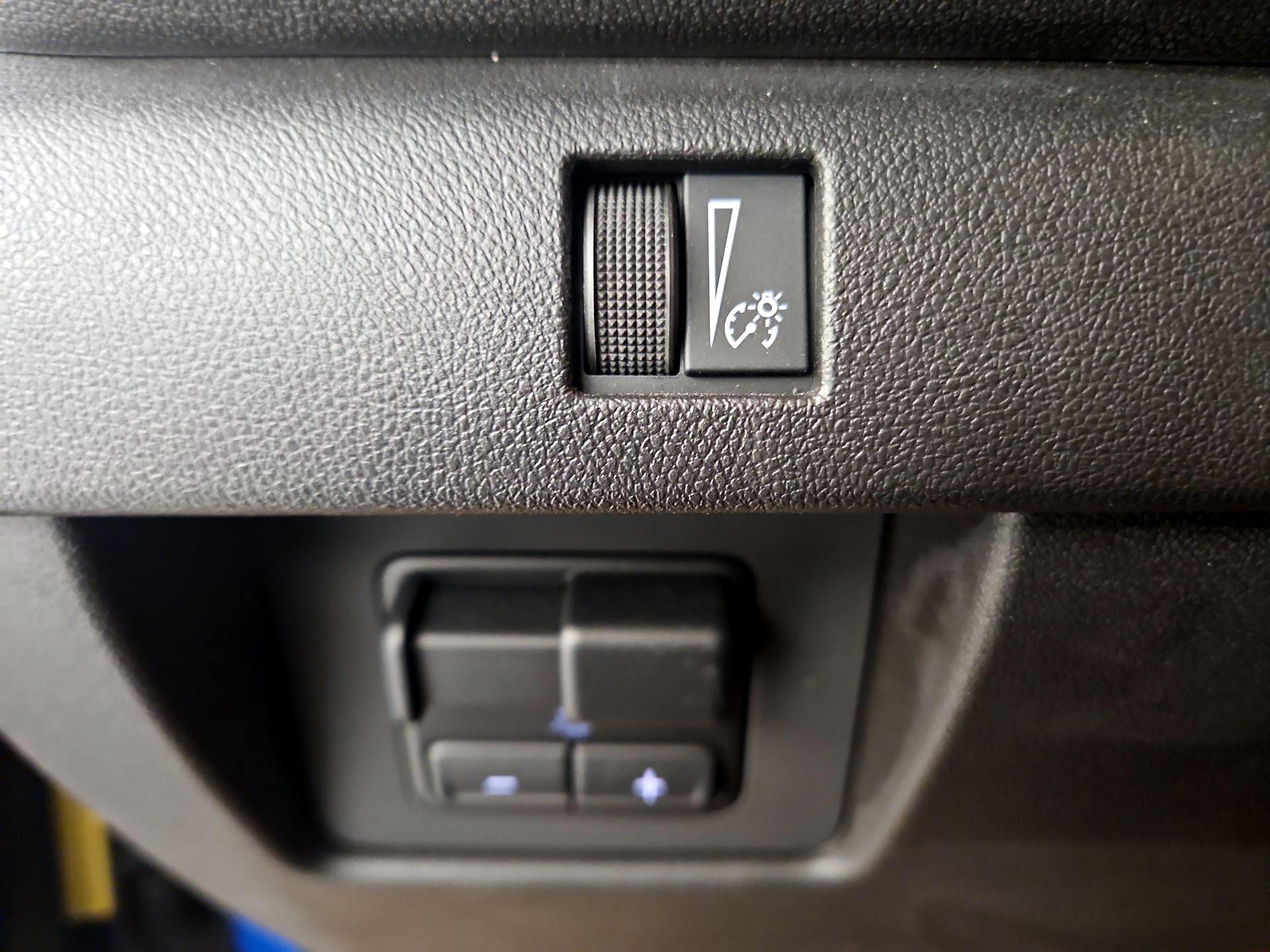 Thumbnail: 2023 Chevrolet Colorado - 13