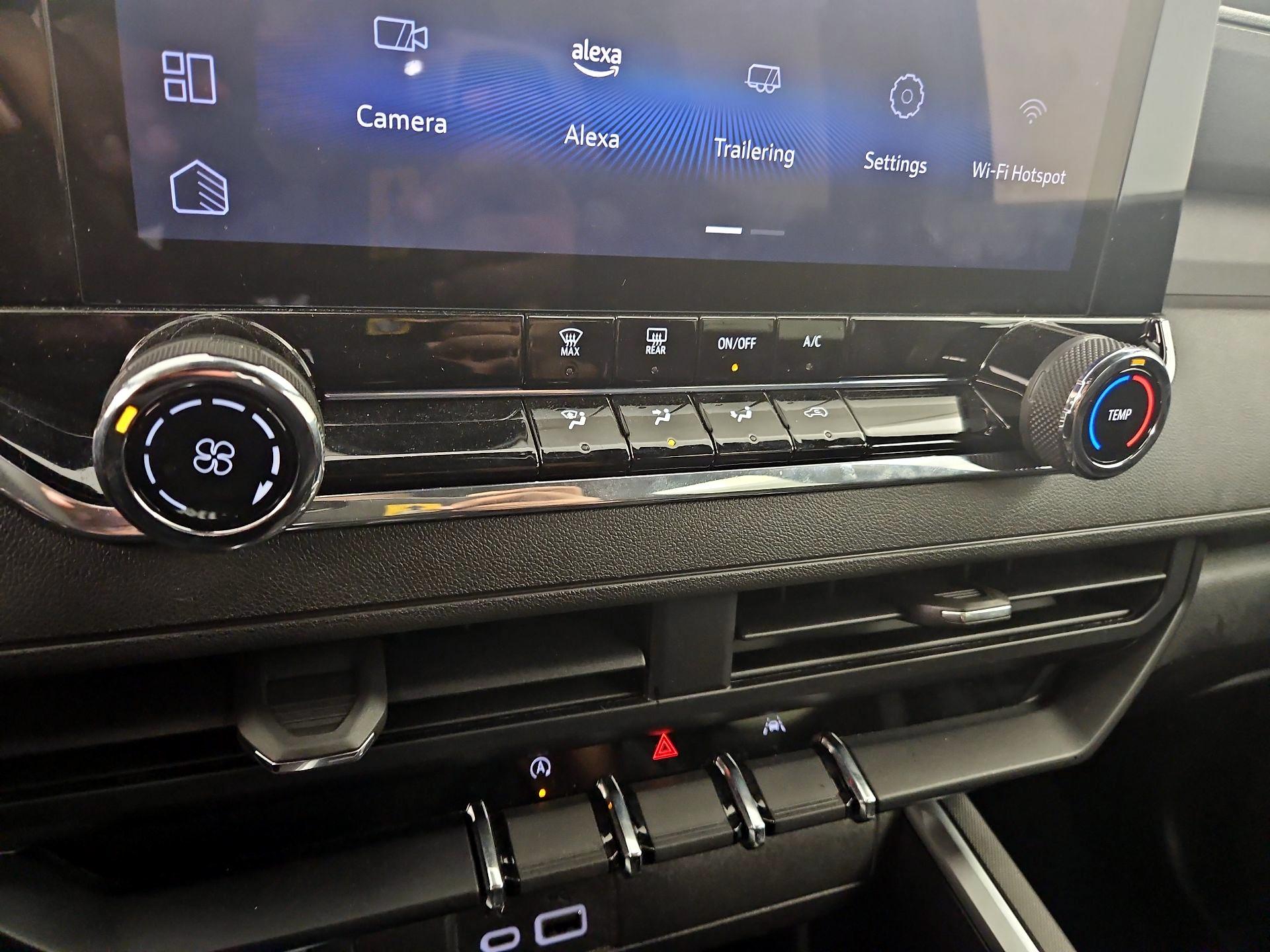 Thumbnail: 2023 Chevrolet Colorado - 15