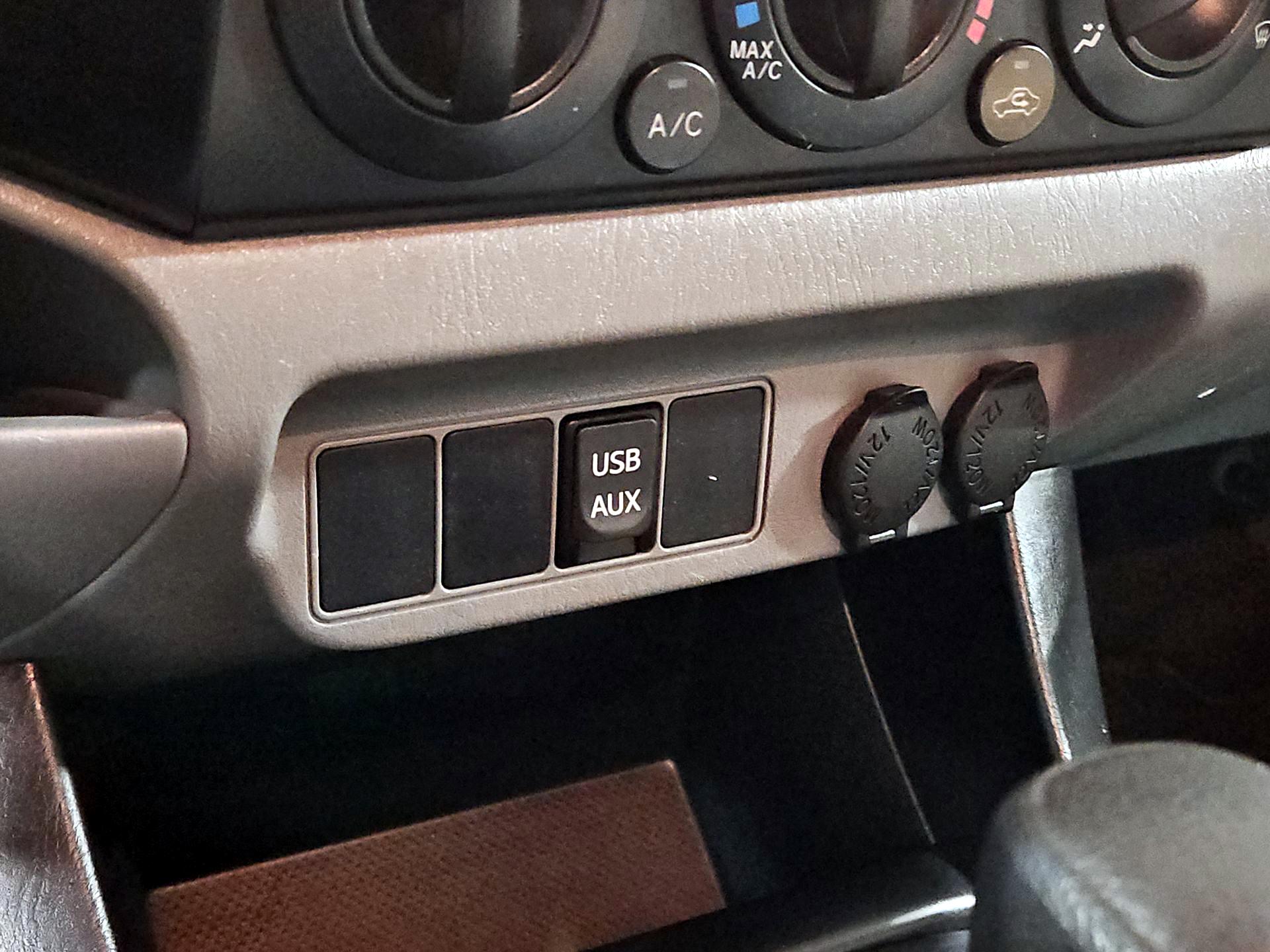 Thumbnail: 2015 Toyota Tacoma - 17