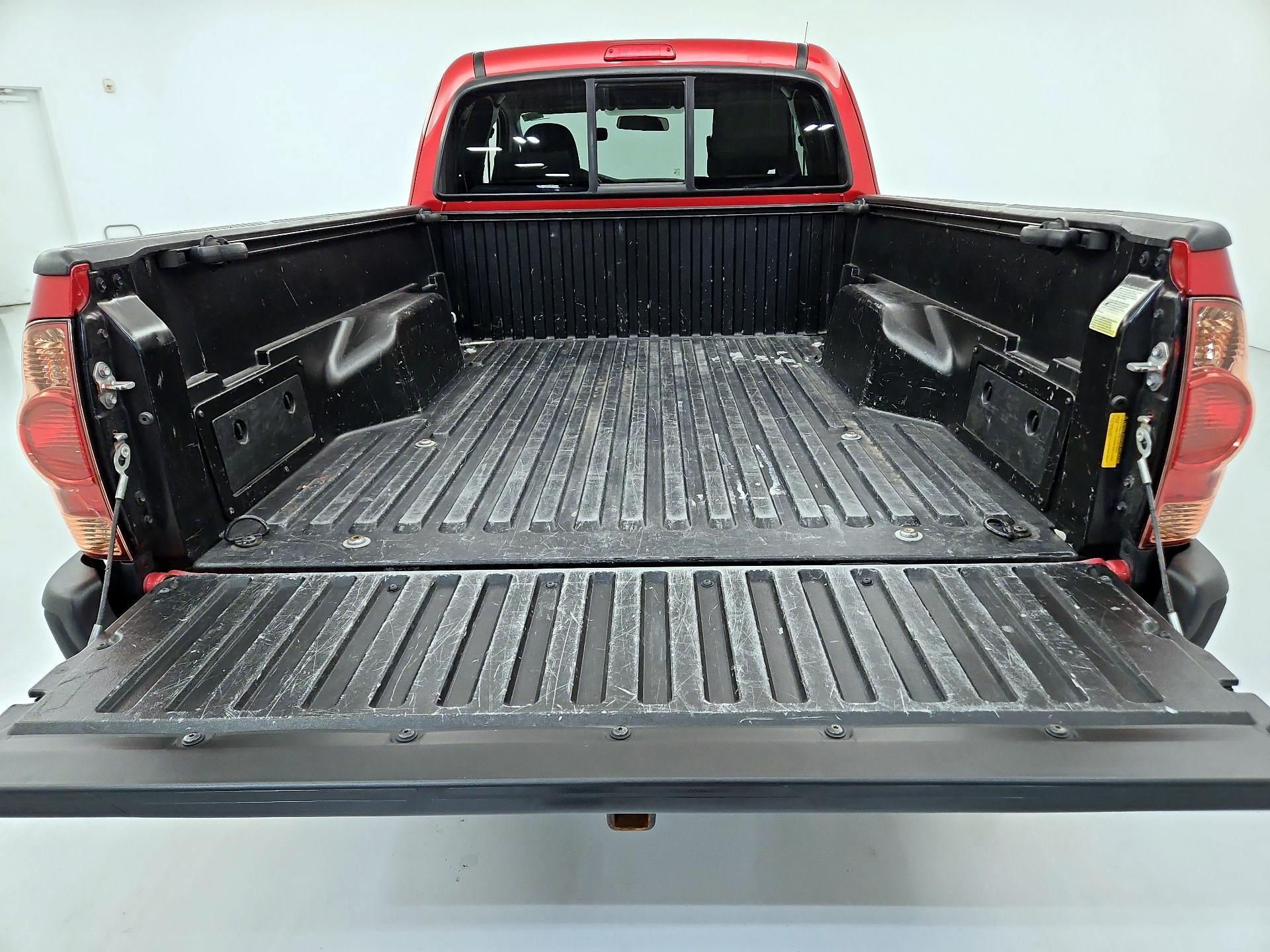 Thumbnail: 2015 Toyota Tacoma - 18