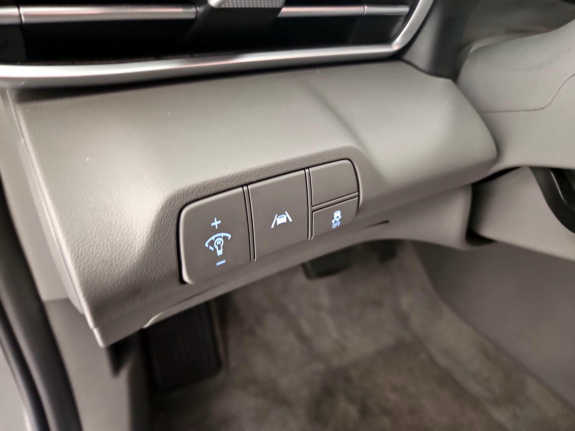 Thumbnail: 2023 Hyundai Elantra - 13