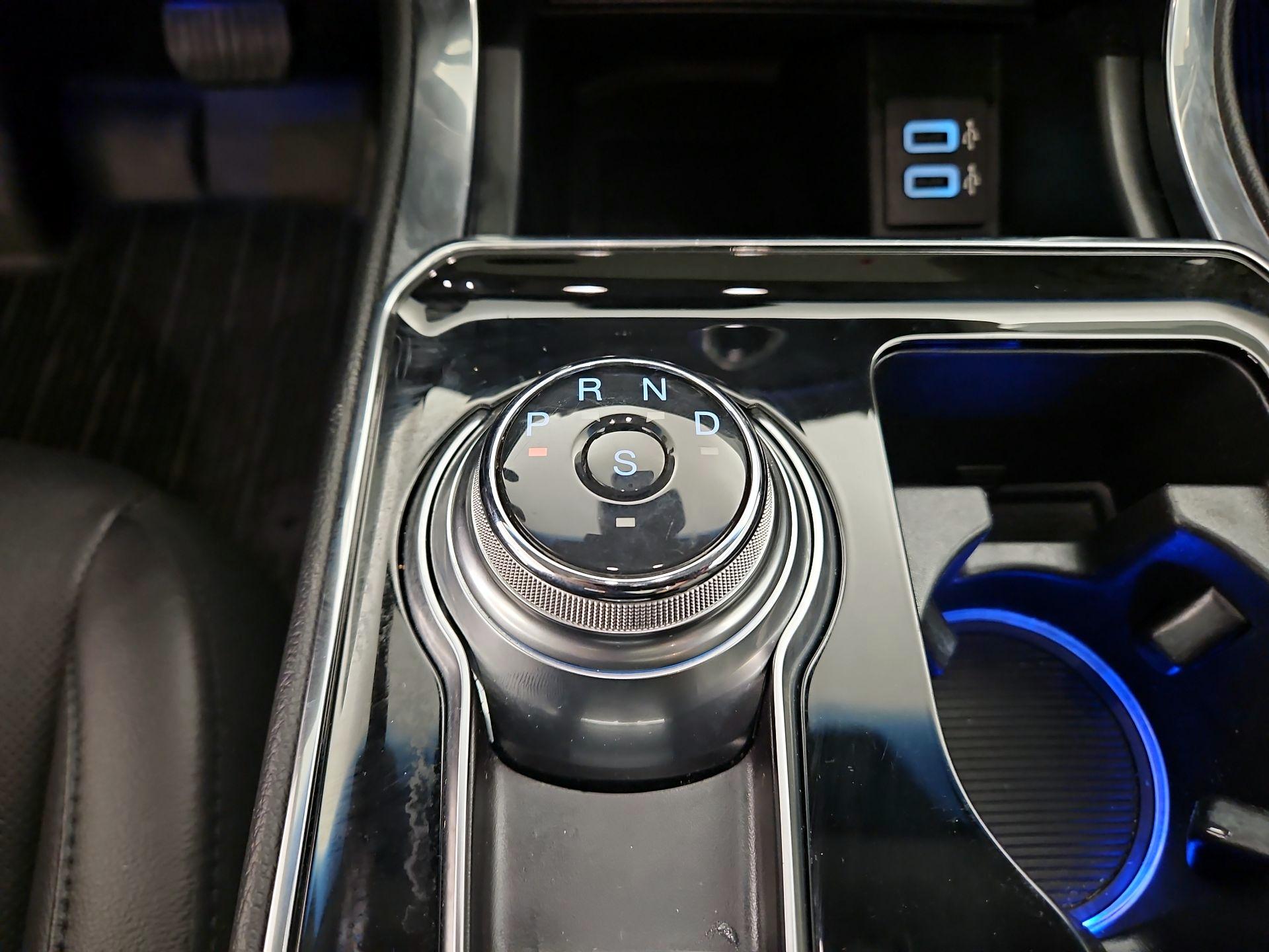 Thumbnail: 2019 Ford Edge - 18