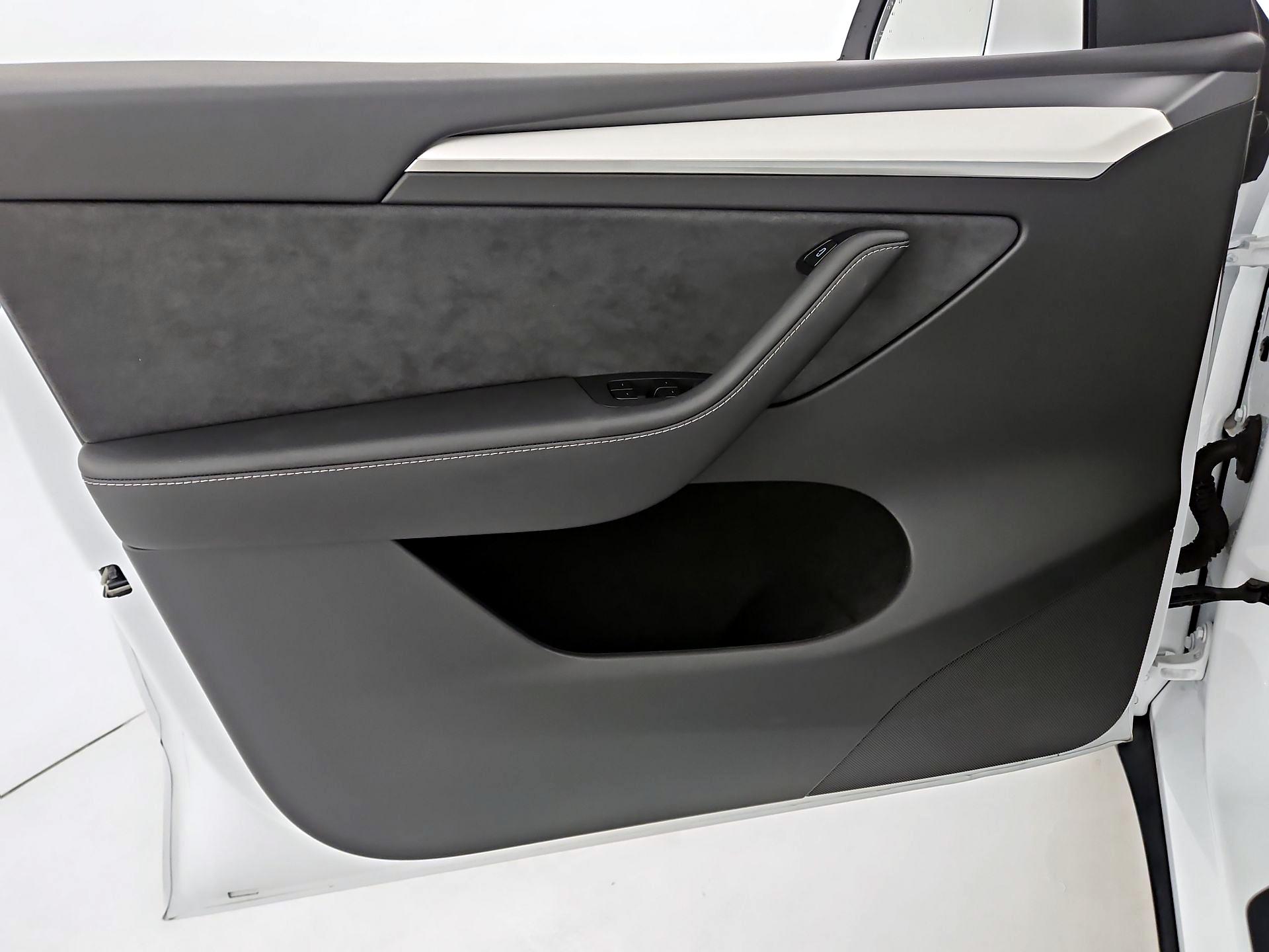 Thumbnail: 2025 Tesla Model Y - 12