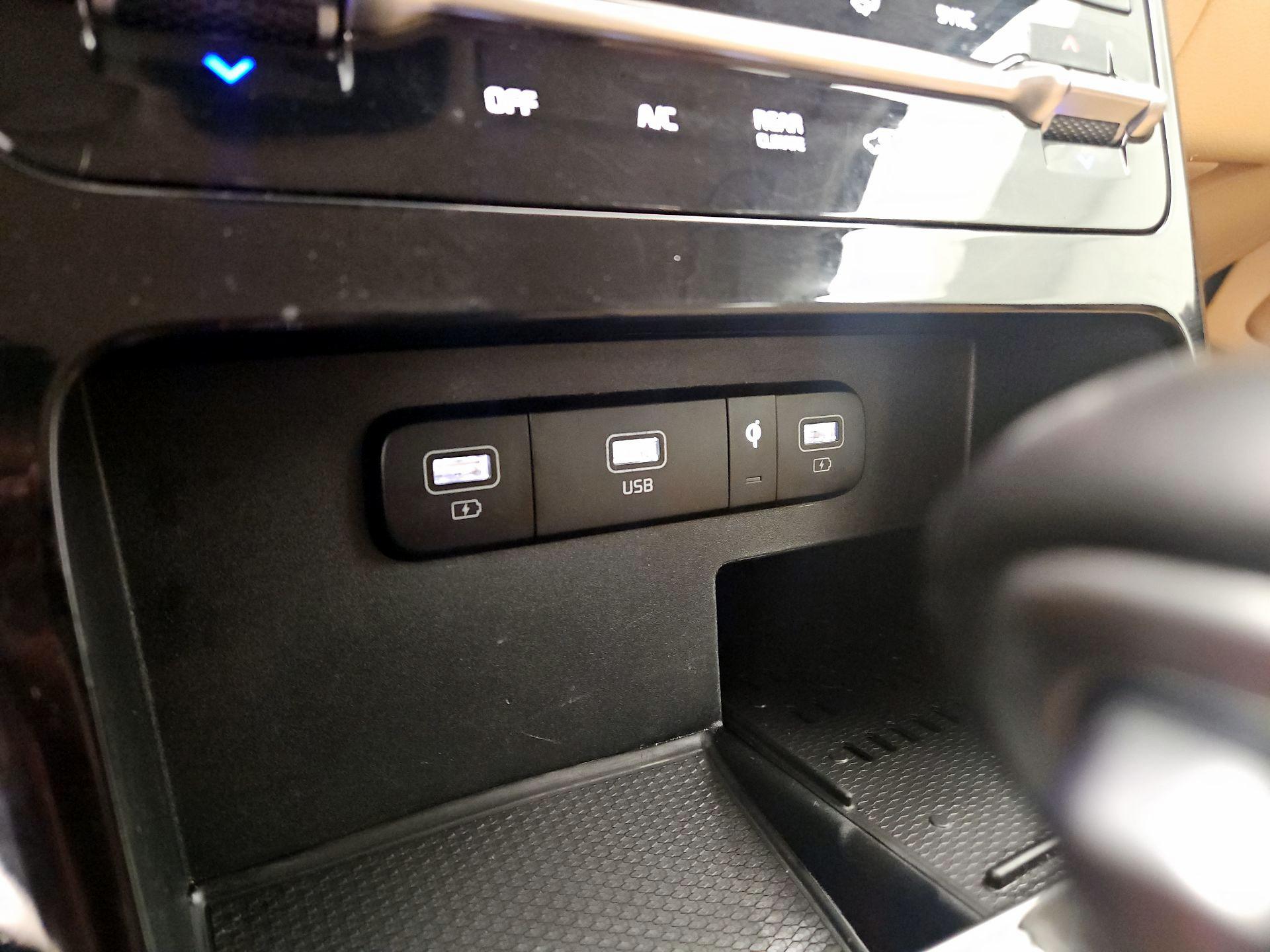 Thumbnail: 2022 Kia Carnival - 19