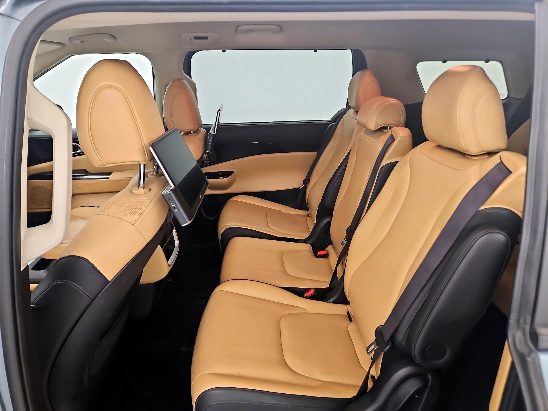 Thumbnail: 2022 Kia Carnival - 20