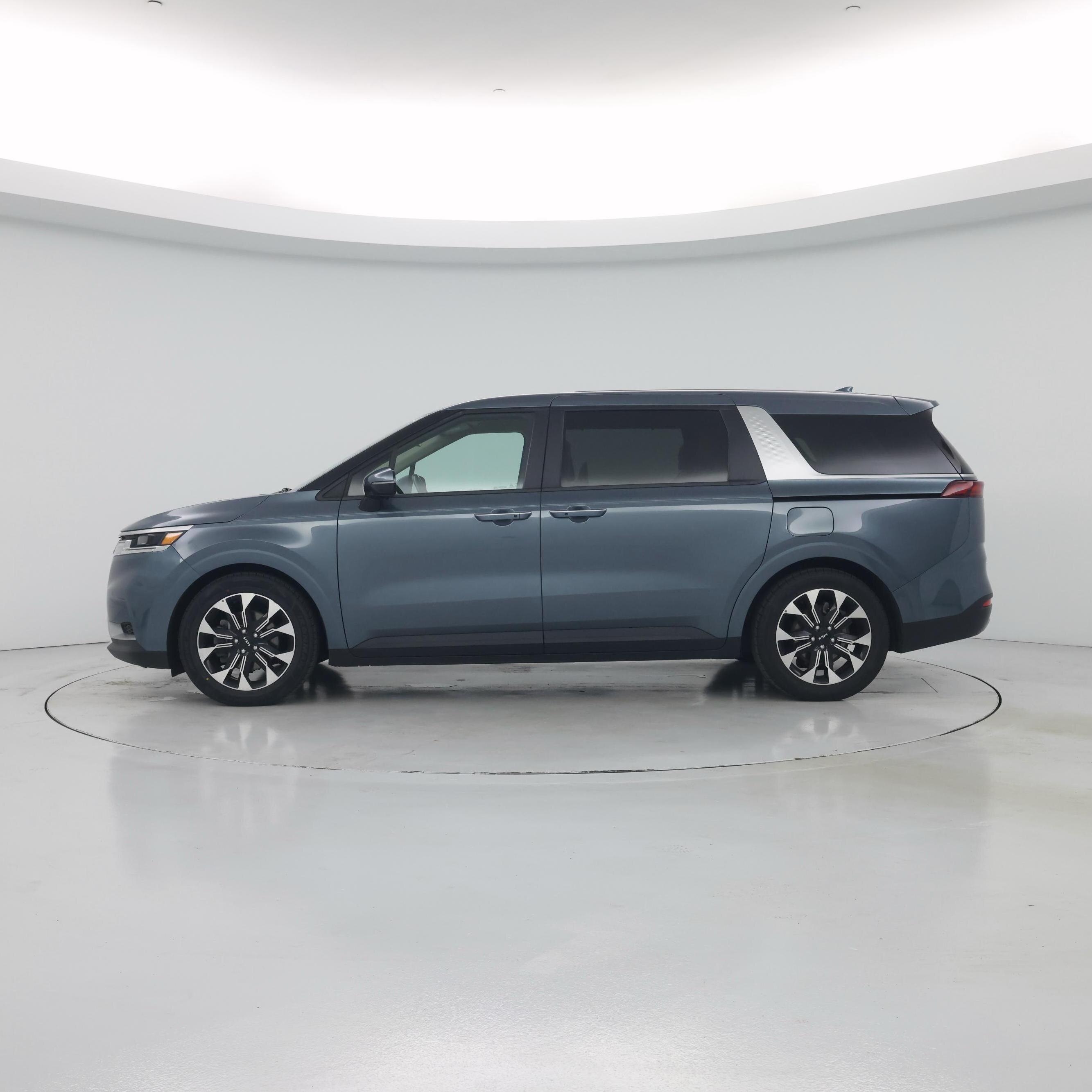 Thumbnail: 2022 Kia Carnival - 3