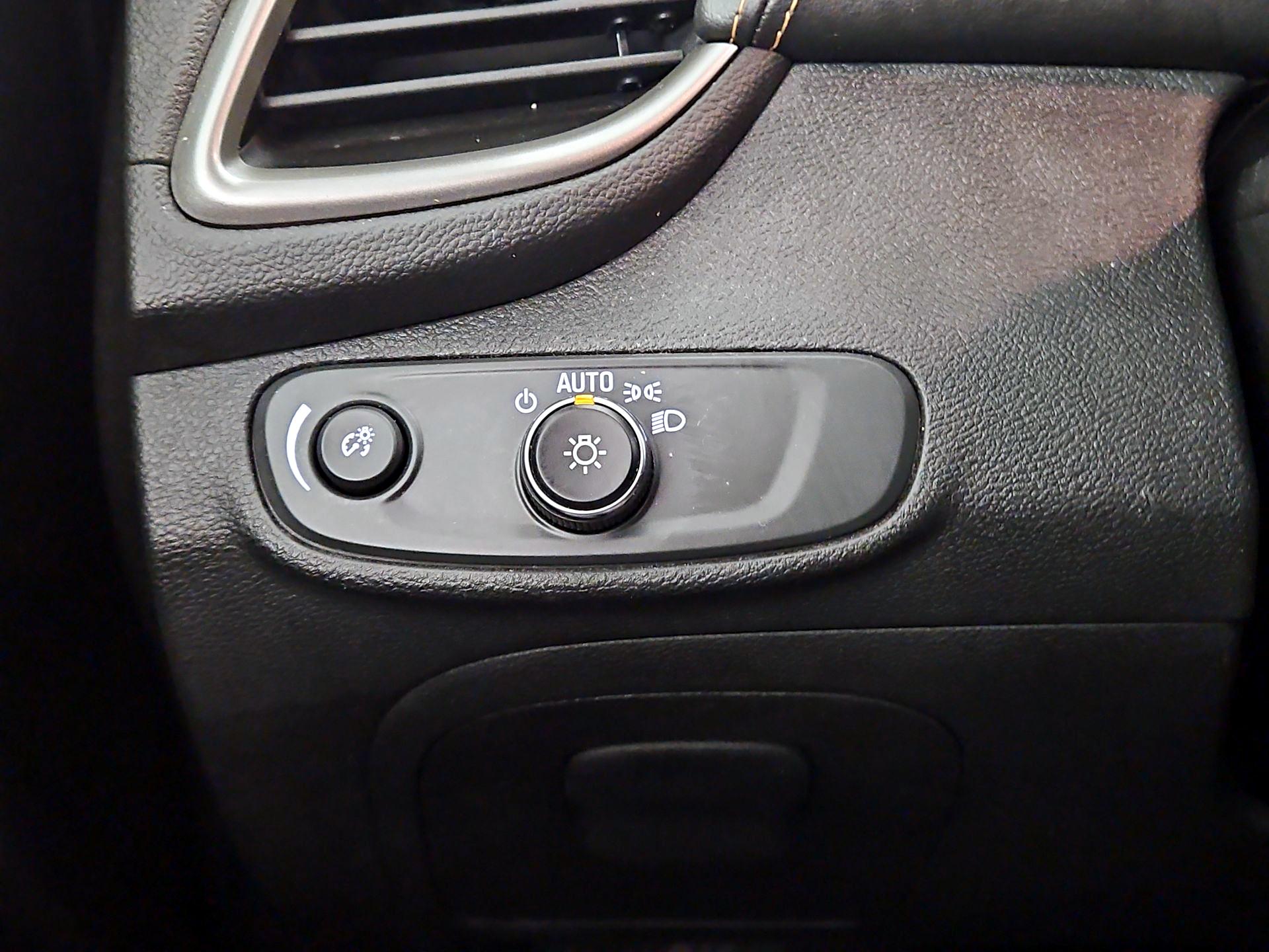 Thumbnail: 2017 Chevrolet Trax - 13