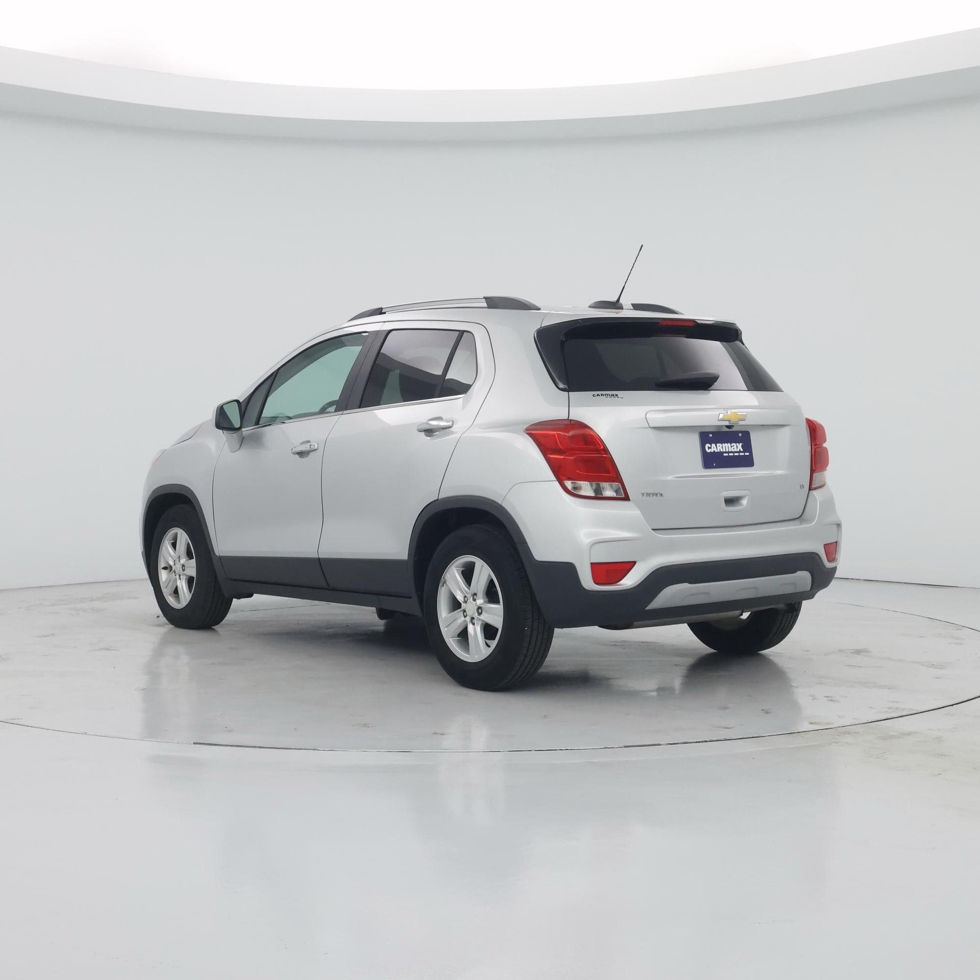 Thumbnail: 2017 Chevrolet Trax - 2