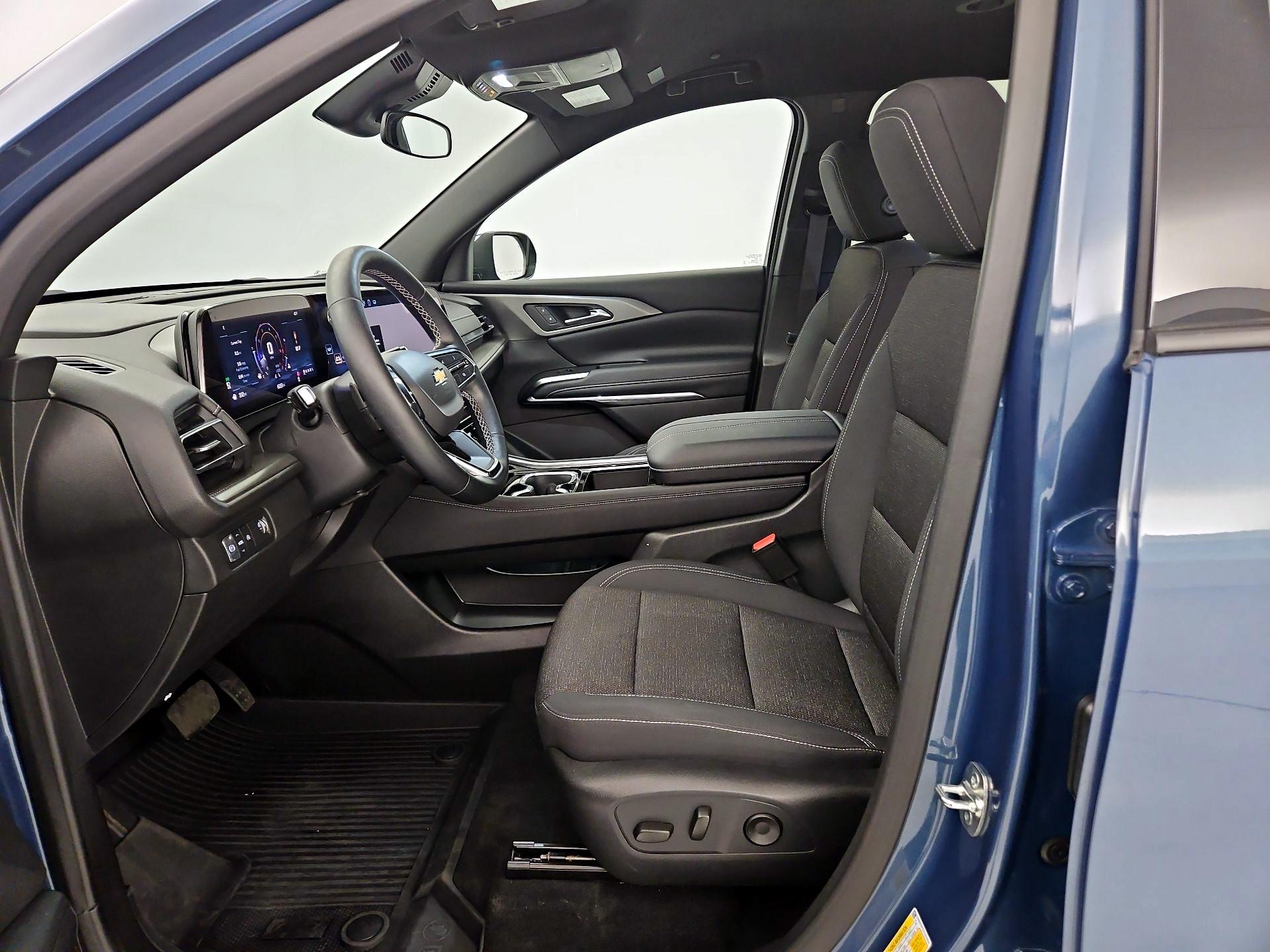 Thumbnail: 2025 Chevrolet Traverse - 11