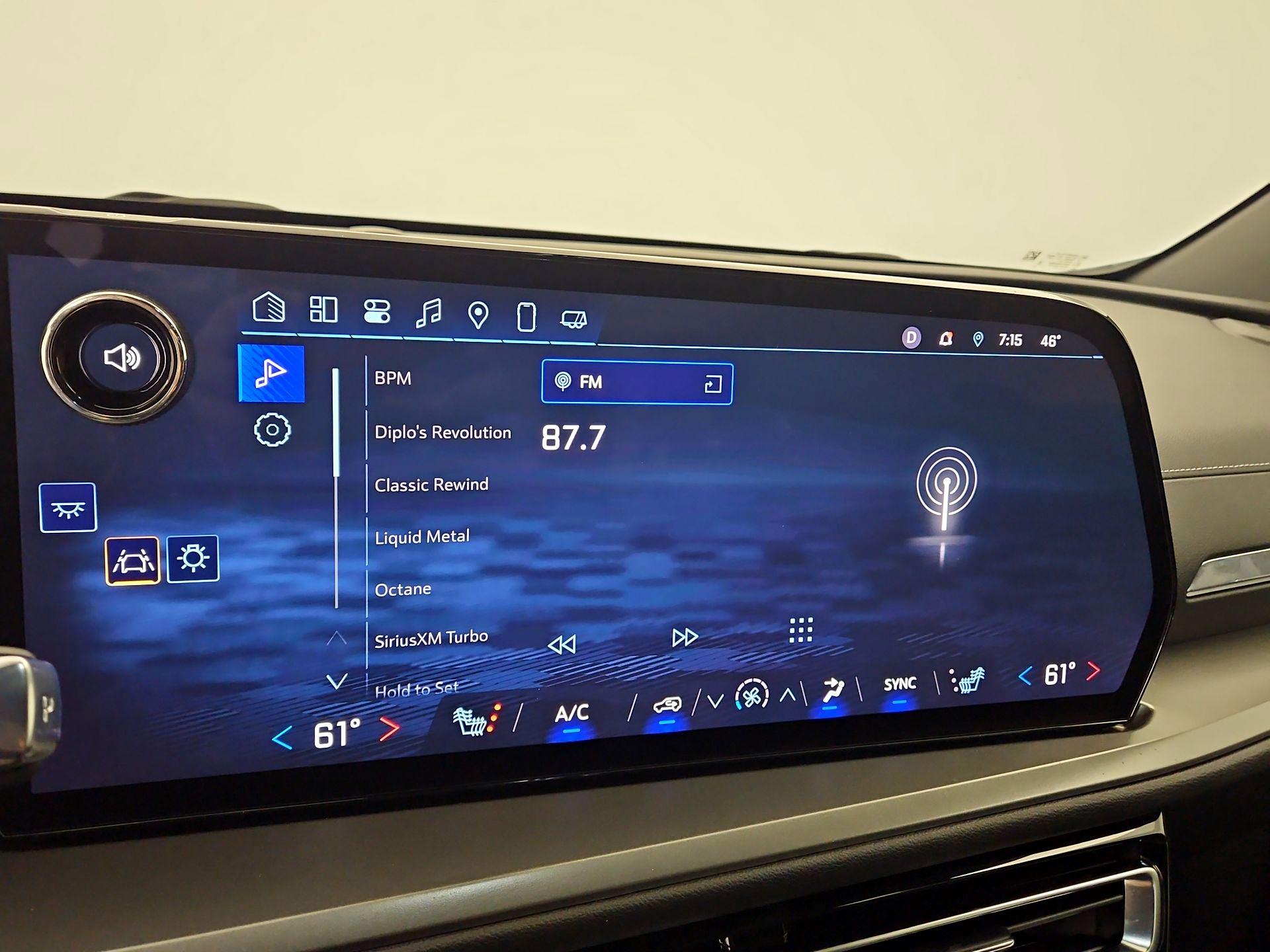 Thumbnail: 2025 Chevrolet Traverse - 15