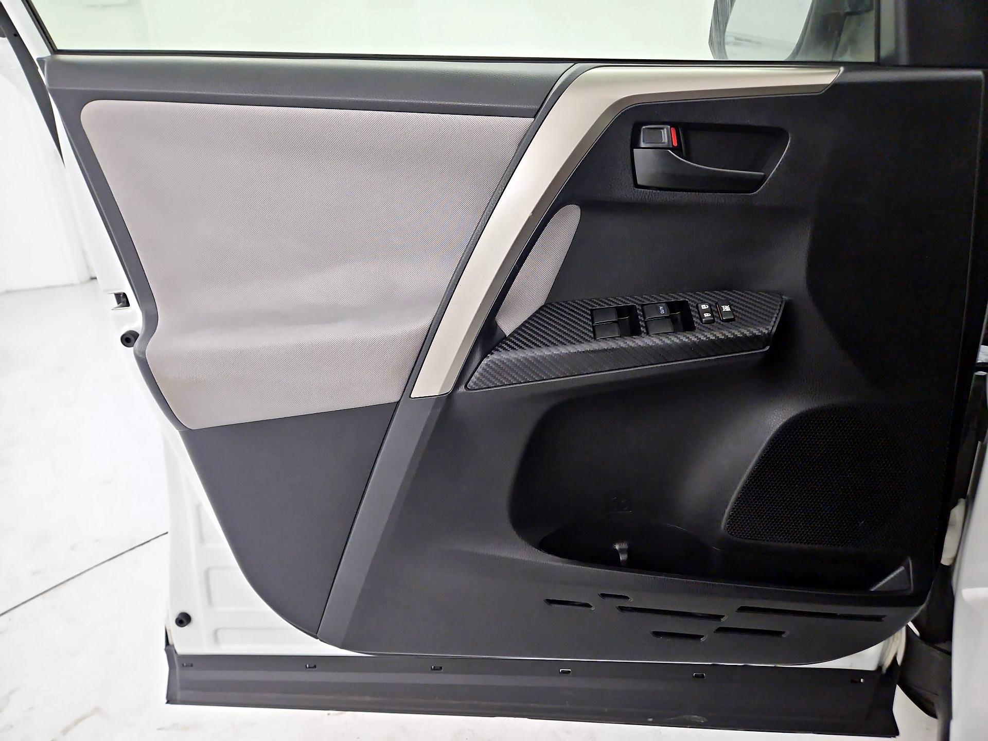 Thumbnail: 2014 Toyota RAV4 - 12