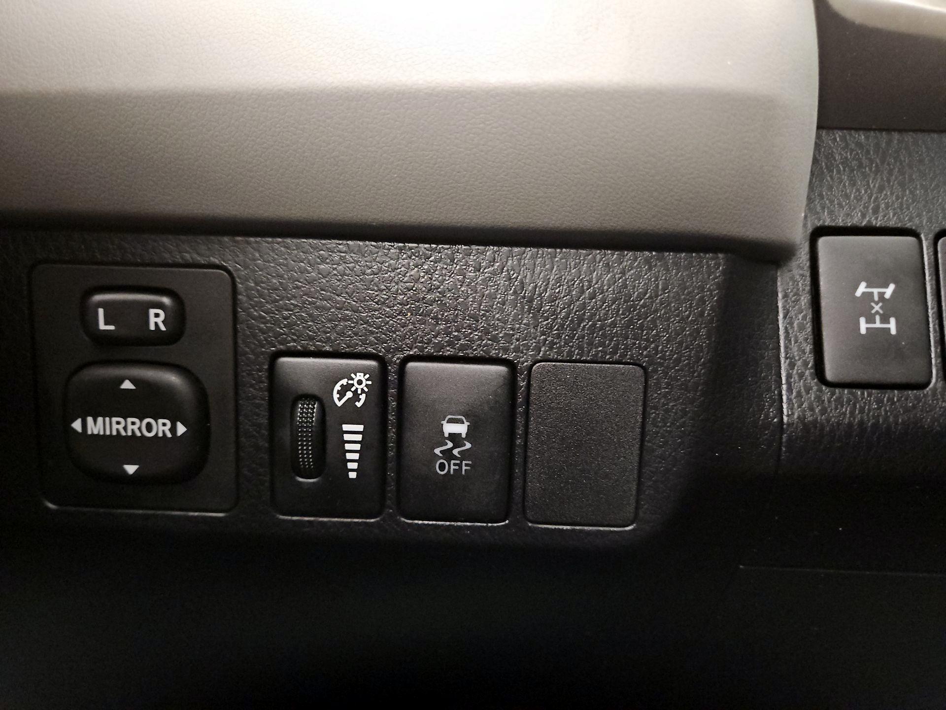 Thumbnail: 2014 Toyota RAV4 - 13